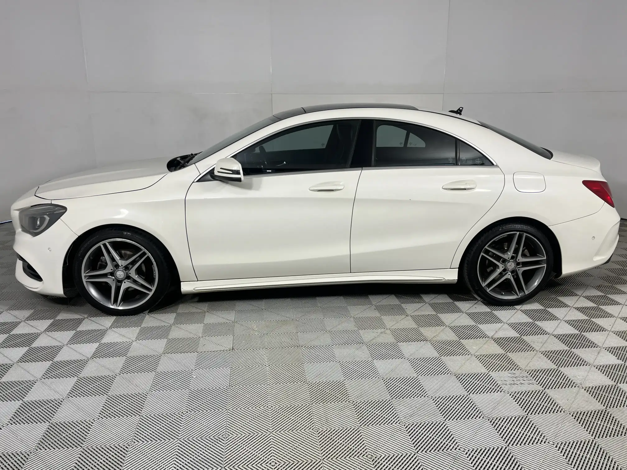 Mercedes-Benz CLA