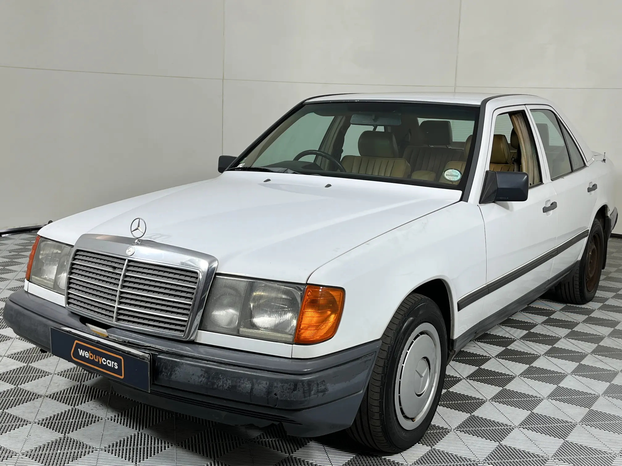 1987 Mercedes-Benz C Class Sedan C200 Classic