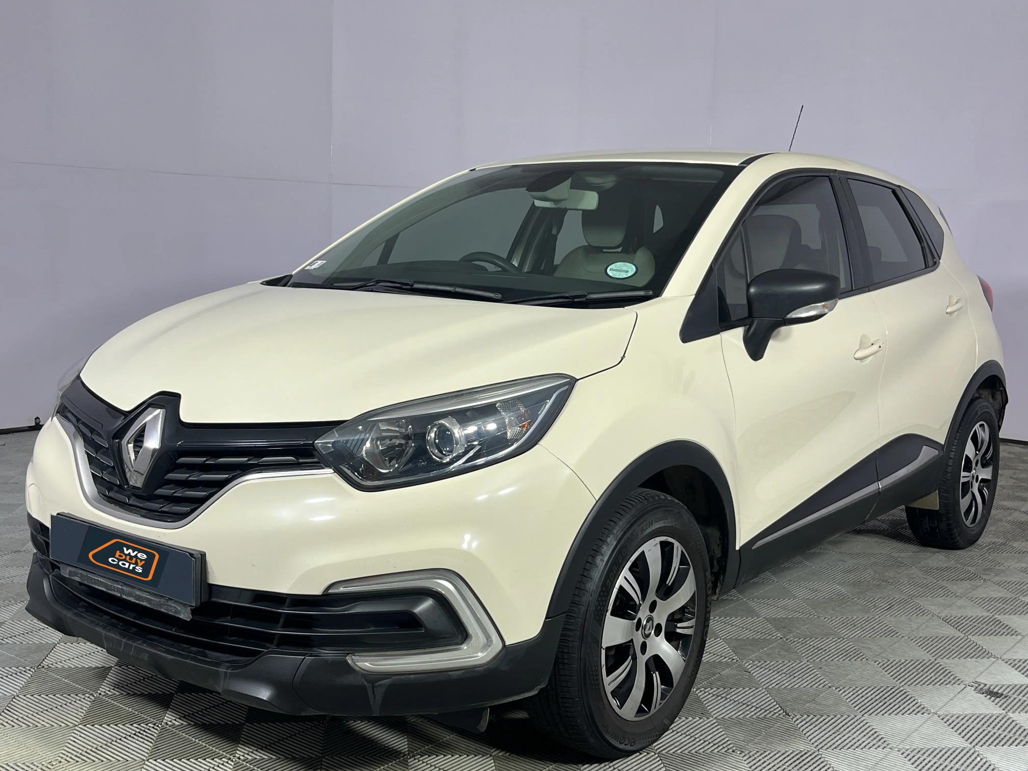 Renault Captur 900T Blaze 5 Door