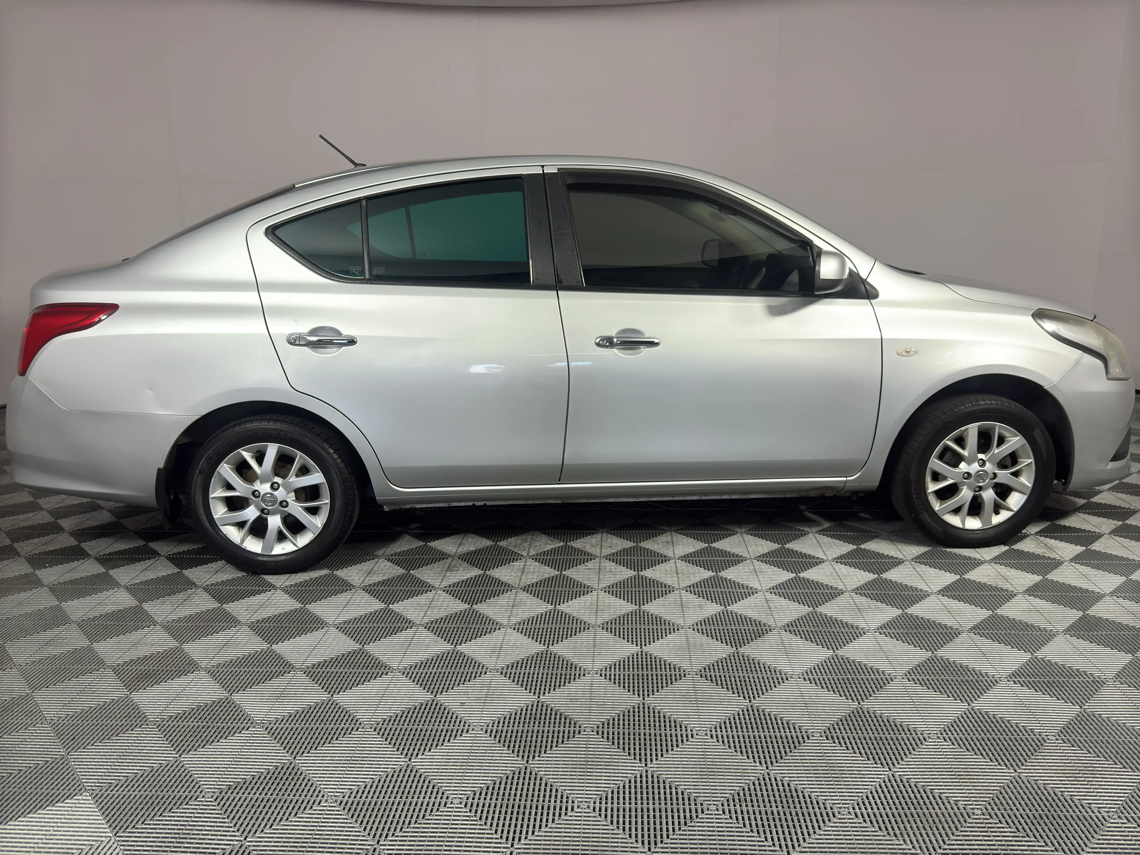 Nissan Almera