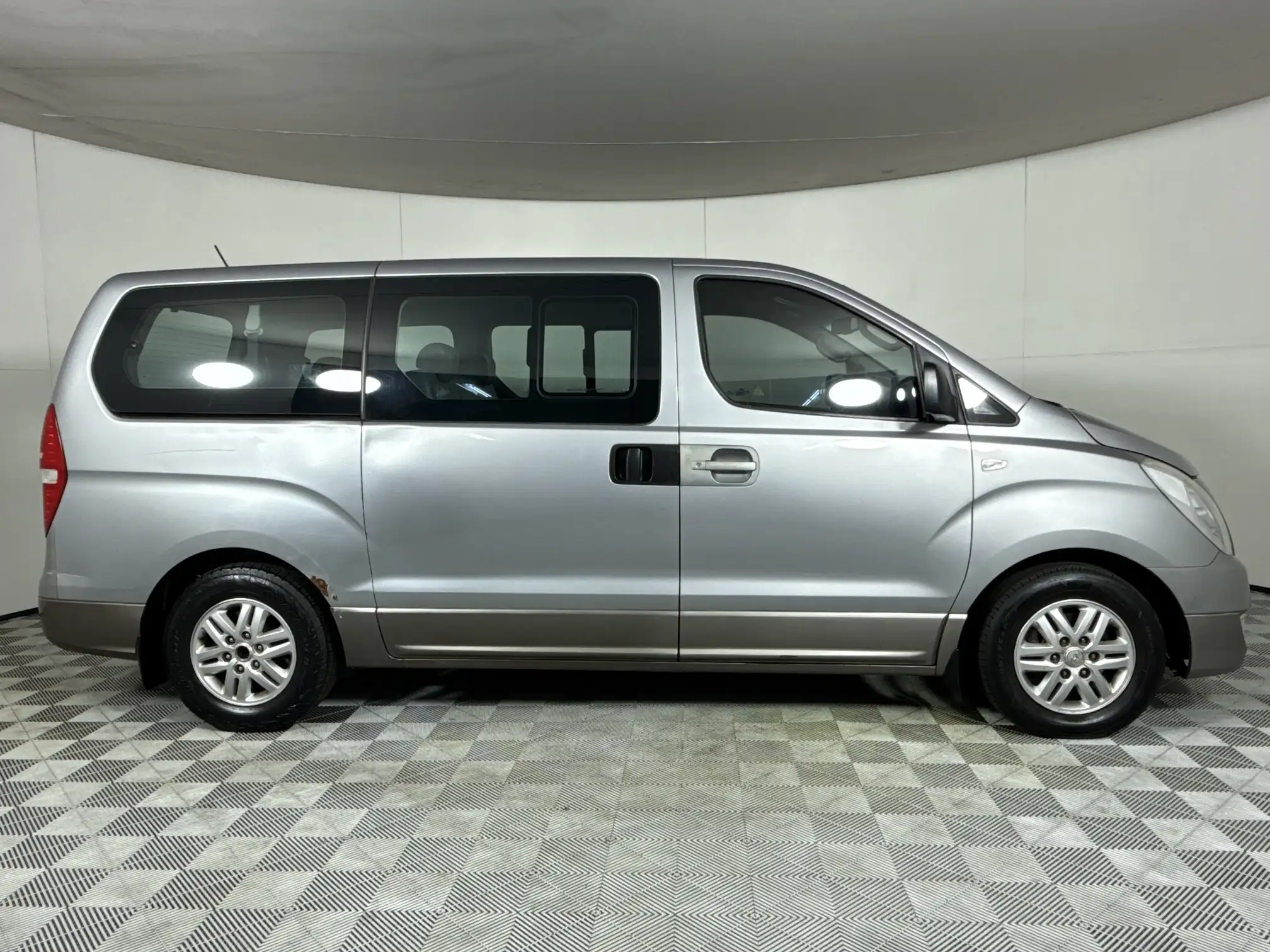 Hyundai H-1