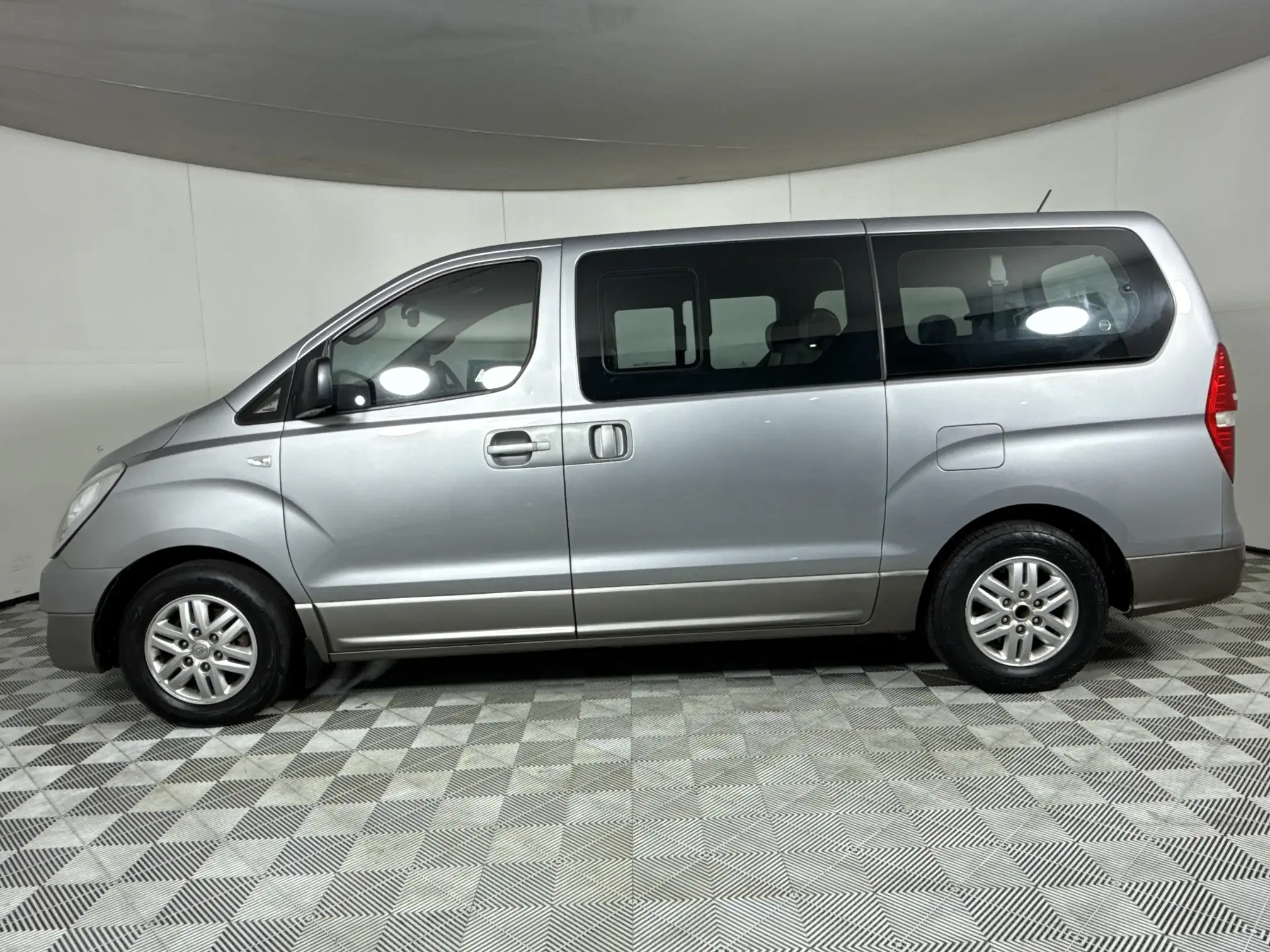 Hyundai H-1