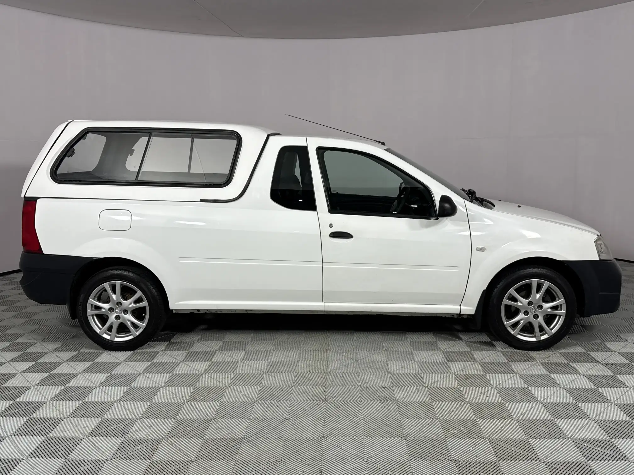 Nissan NP200