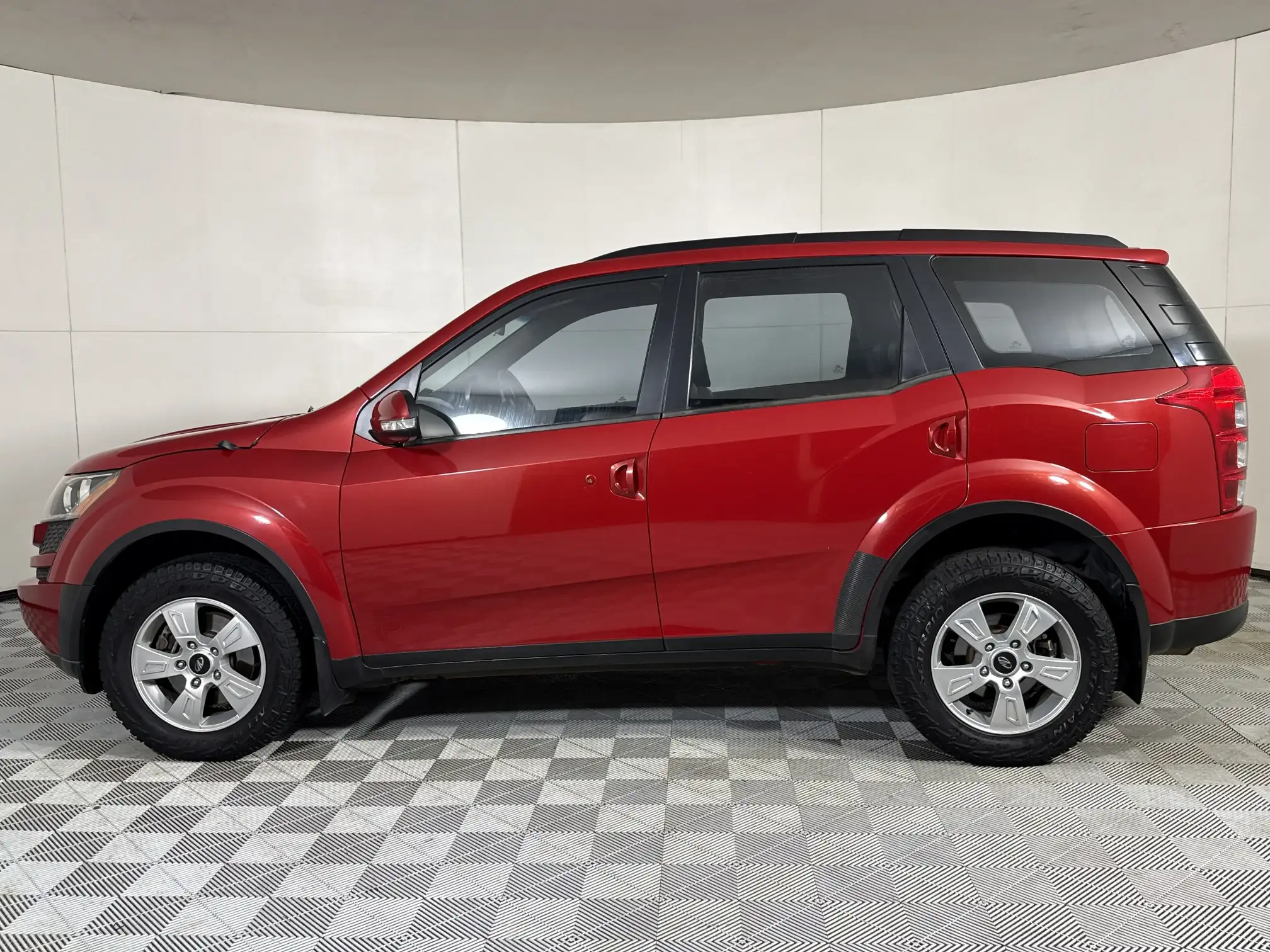 Mahindra XUV