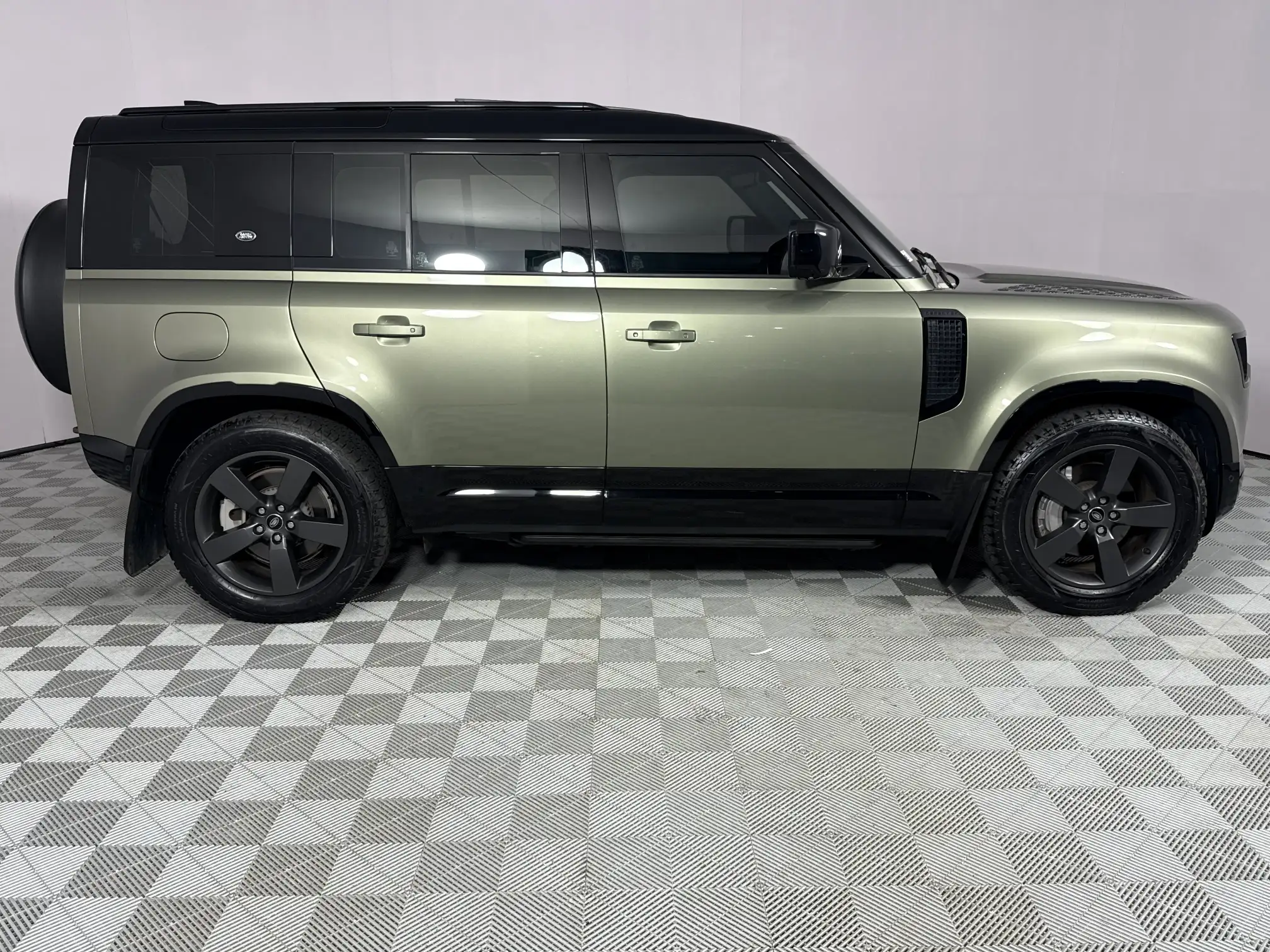 Land Rover Defender 110