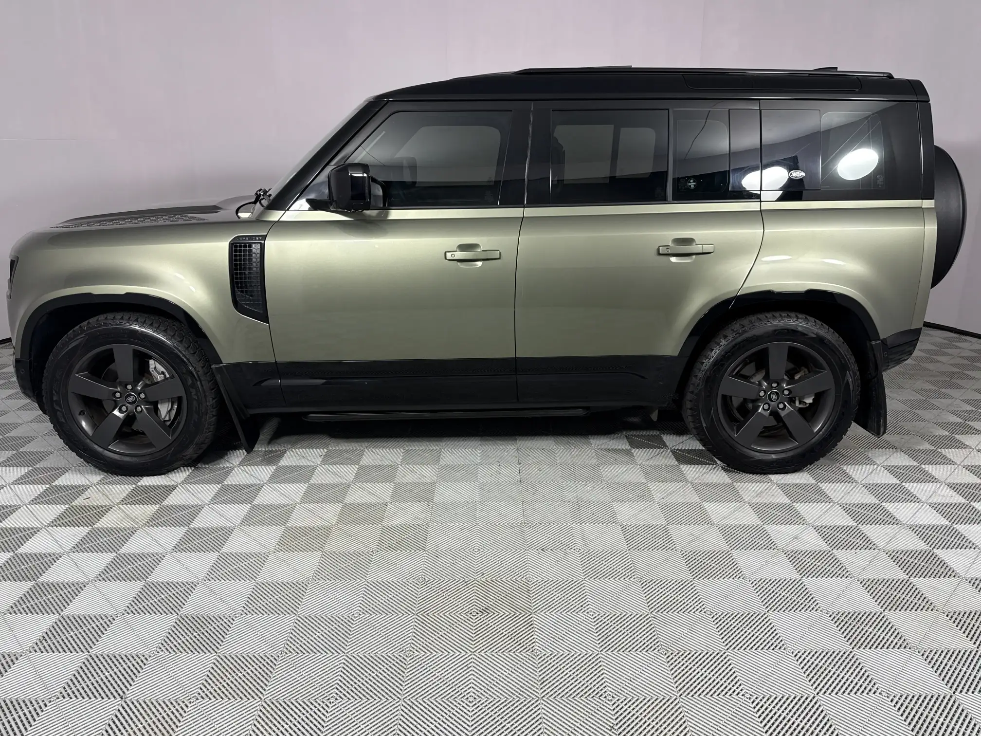 Land Rover Defender 110