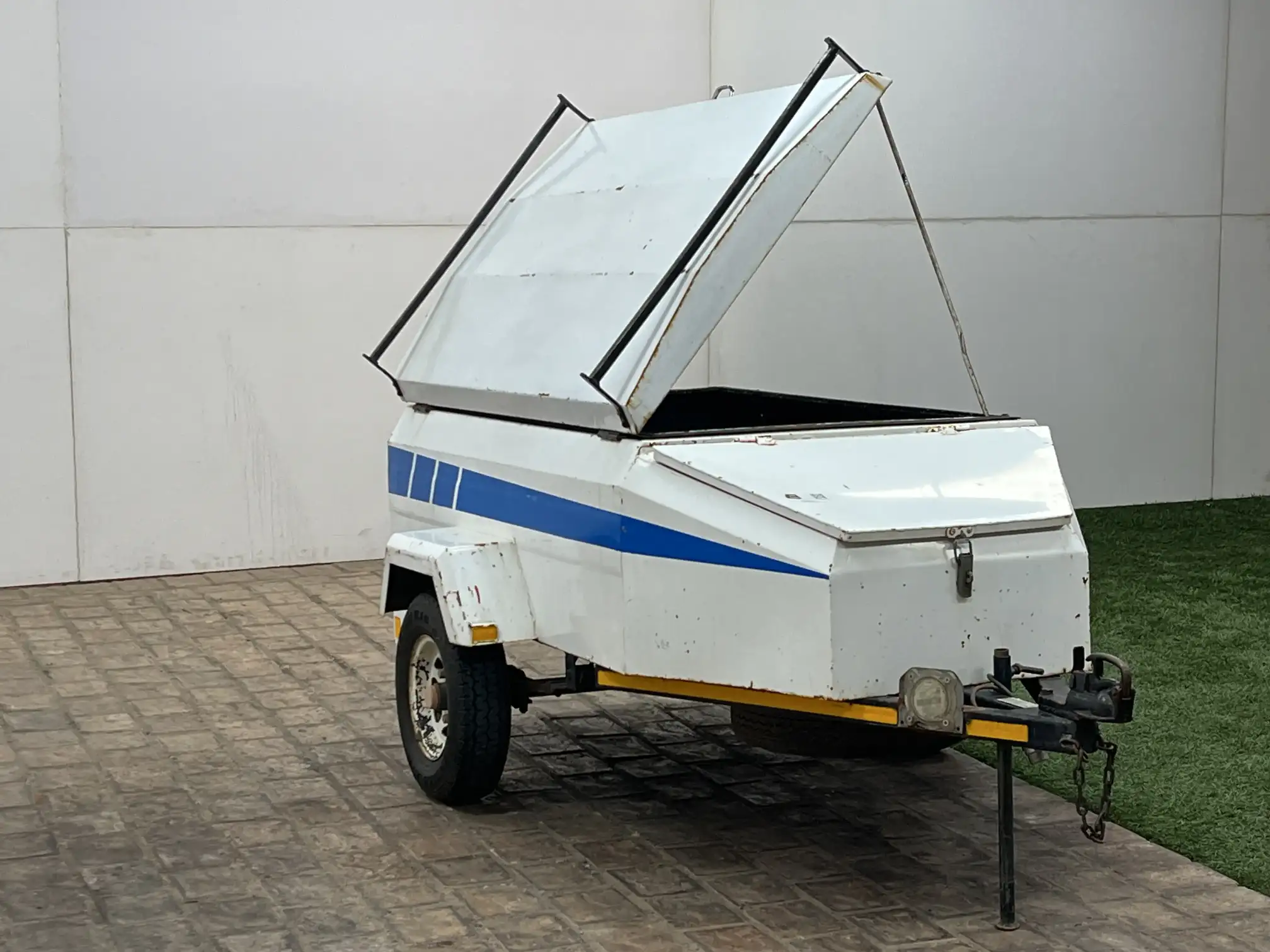 Karet Trailer