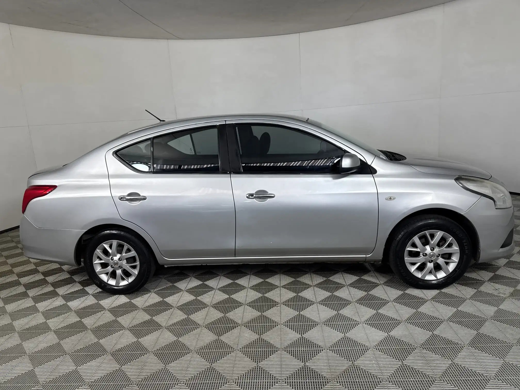 Nissan Almera