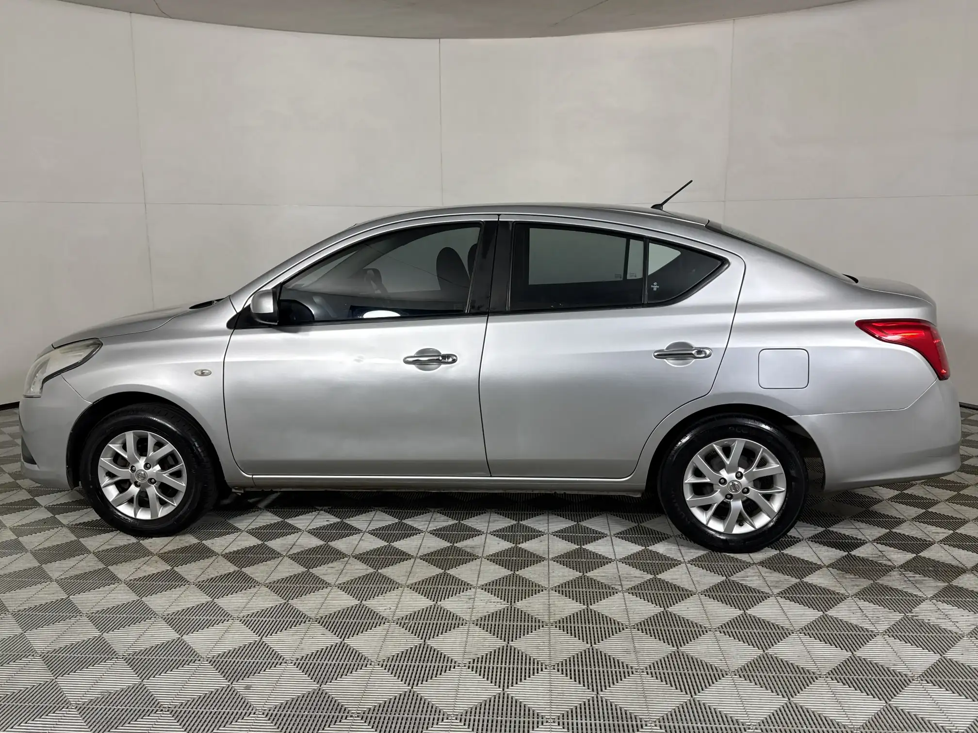 Nissan Almera