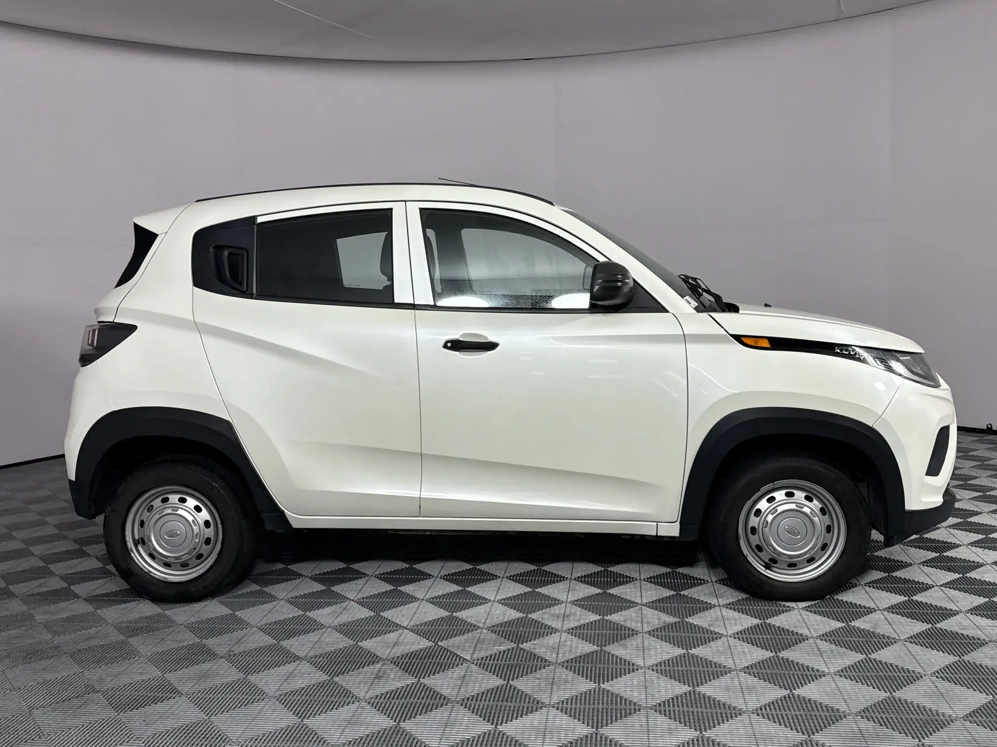 Mahindra KUV 100