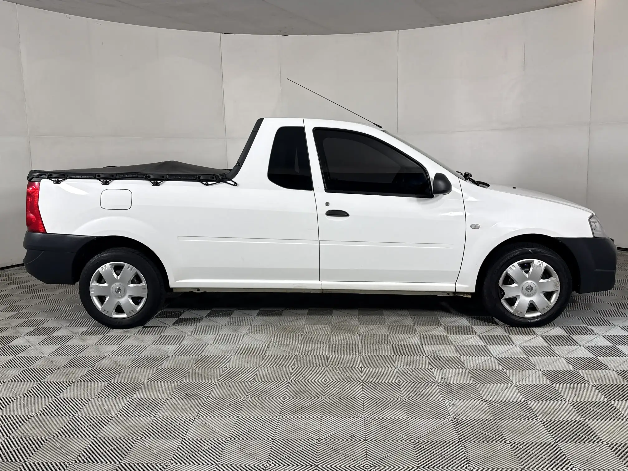 Nissan NP200