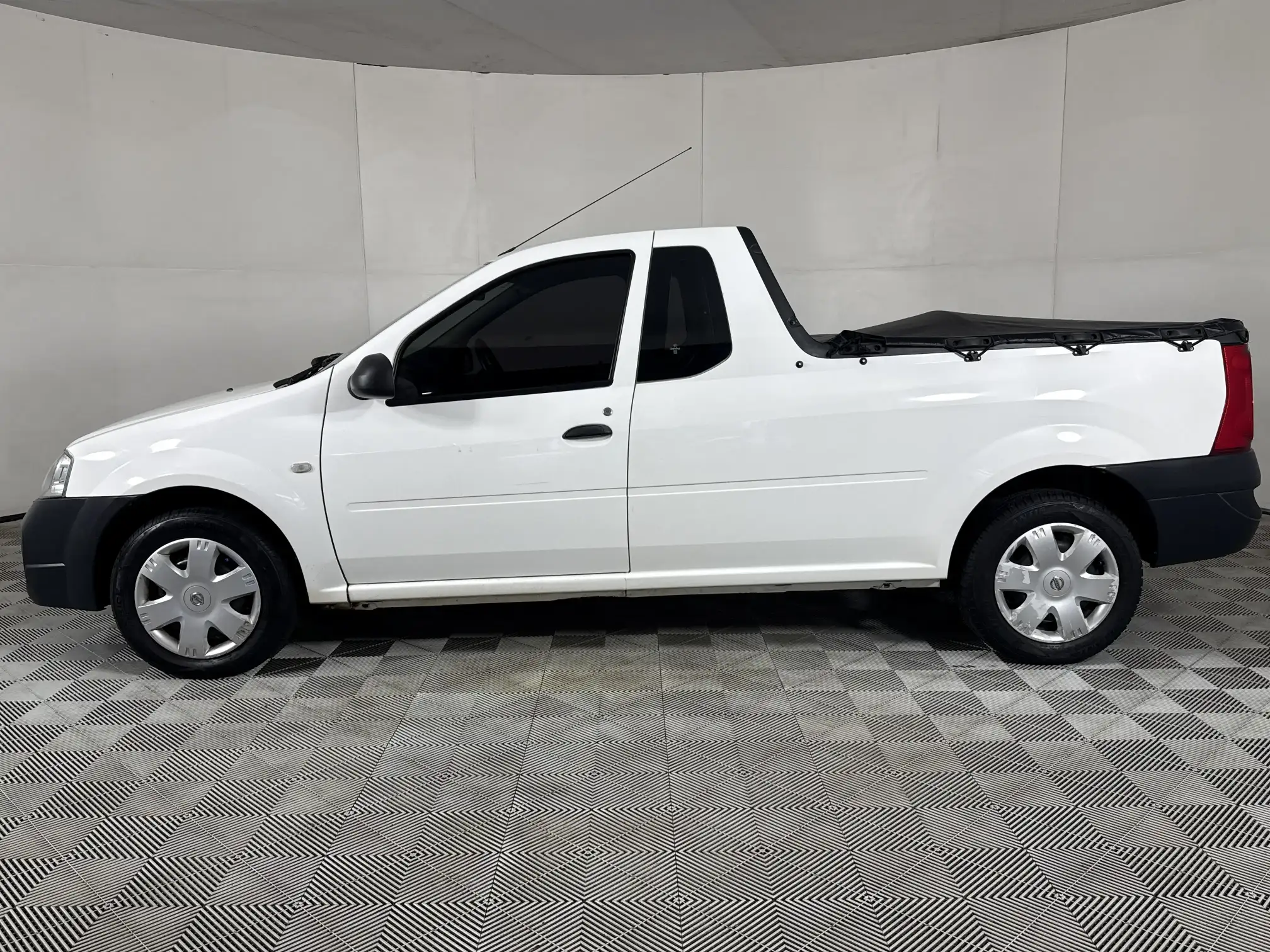 Nissan NP200