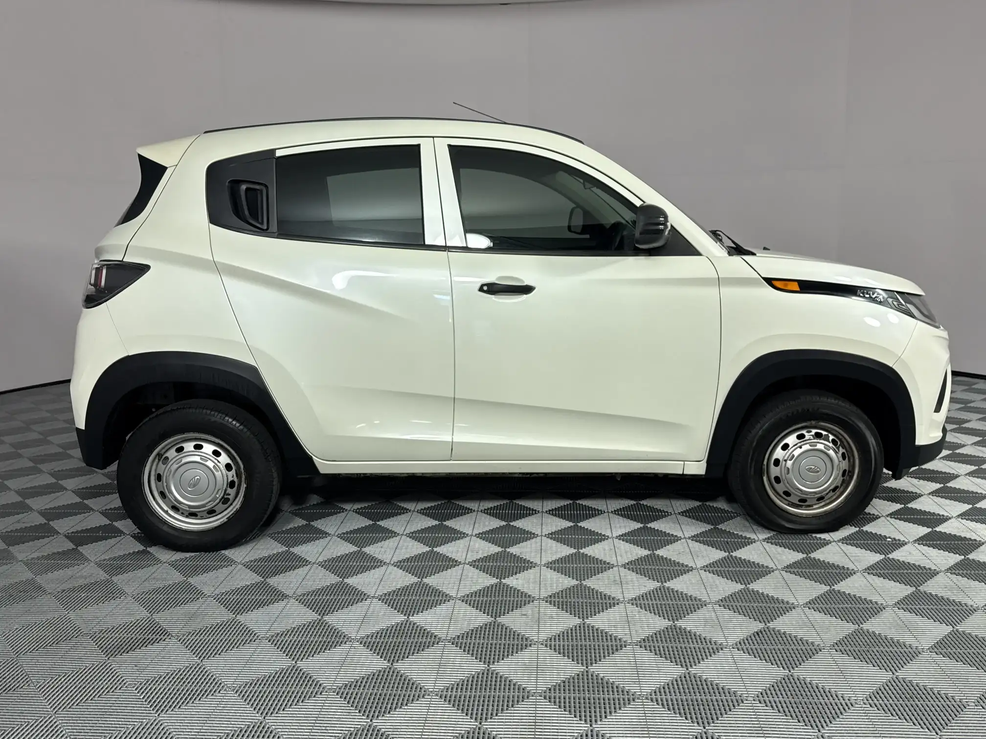Mahindra KUV 100
