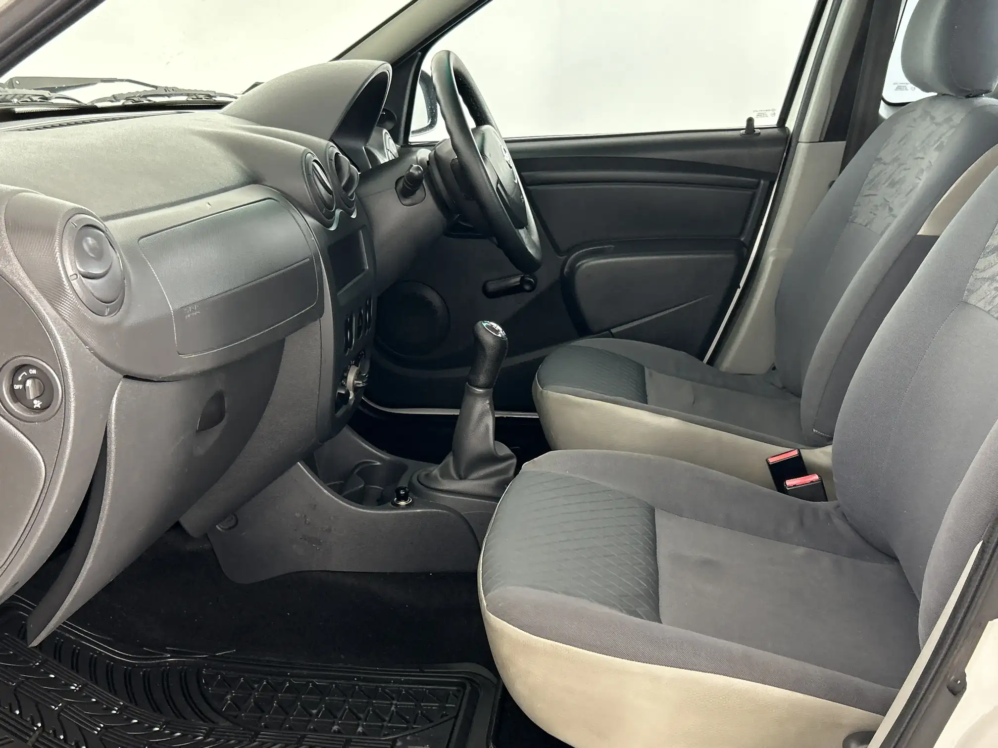 Nissan NP200