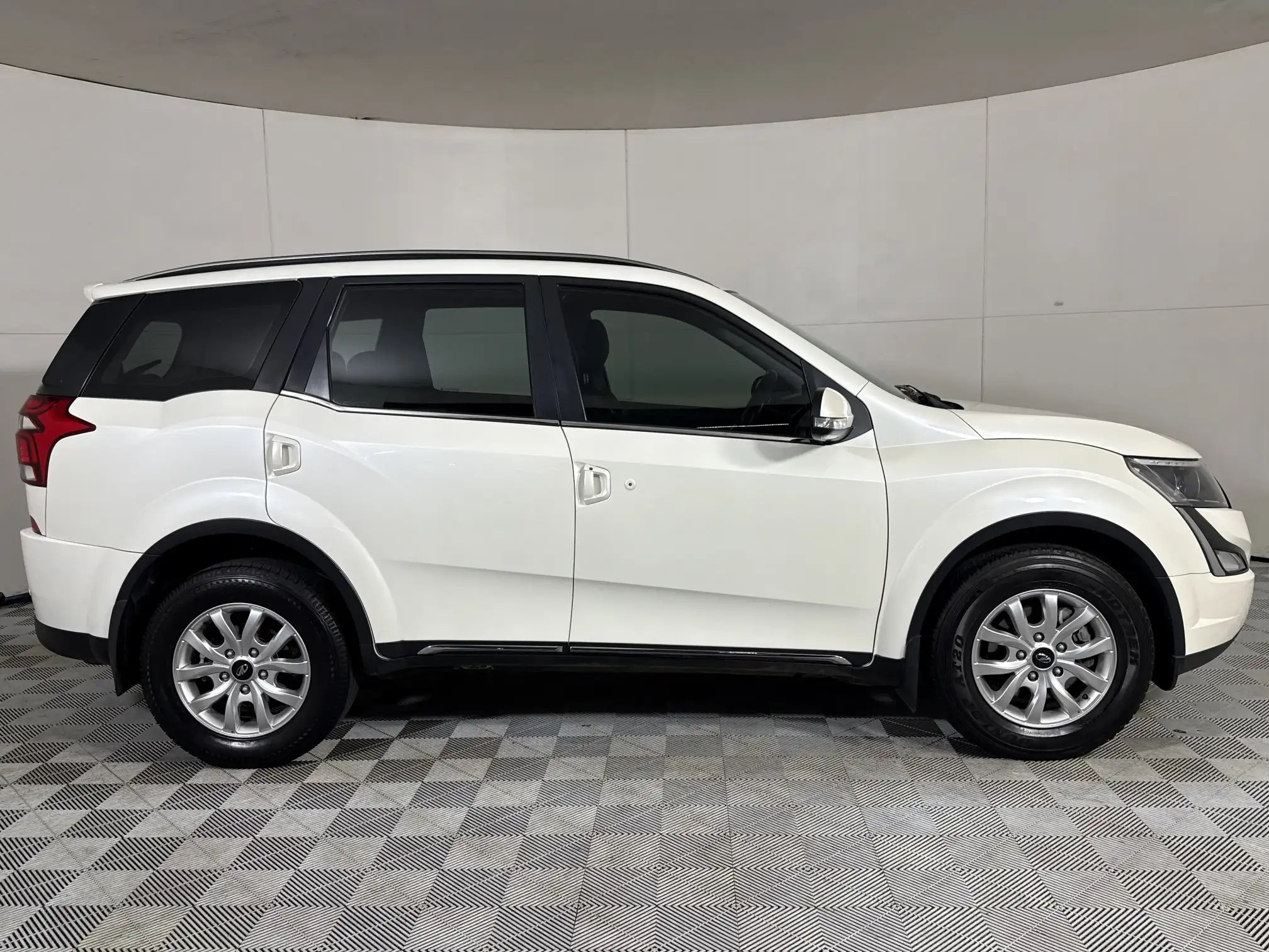Mahindra XUV