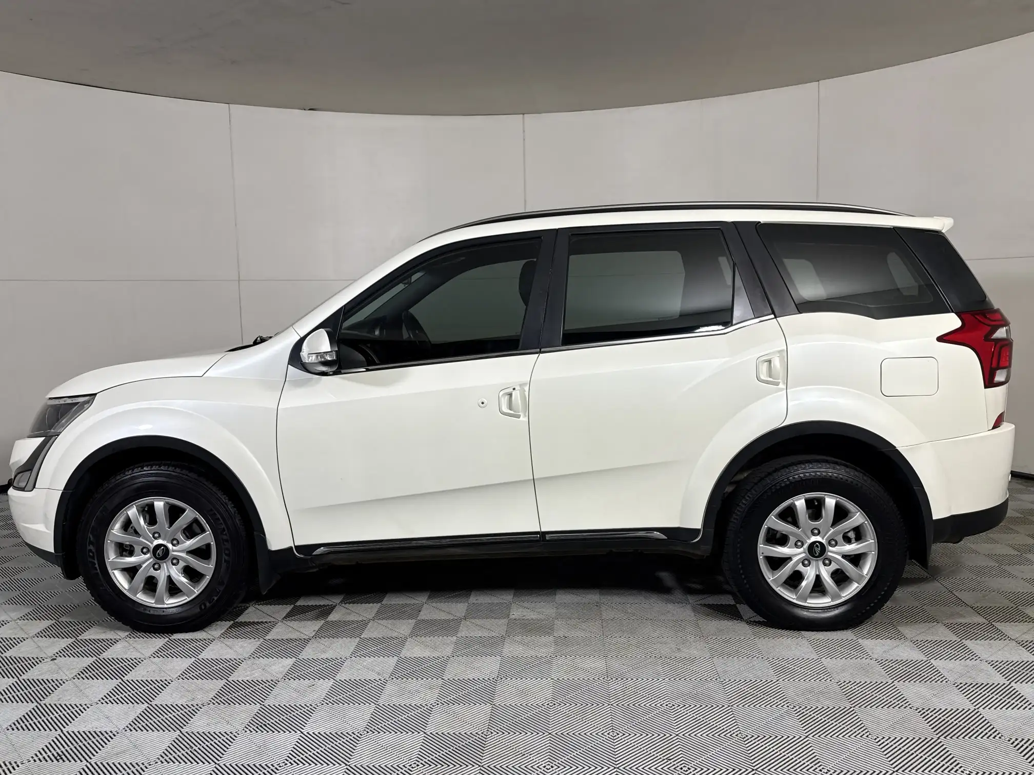 Mahindra XUV