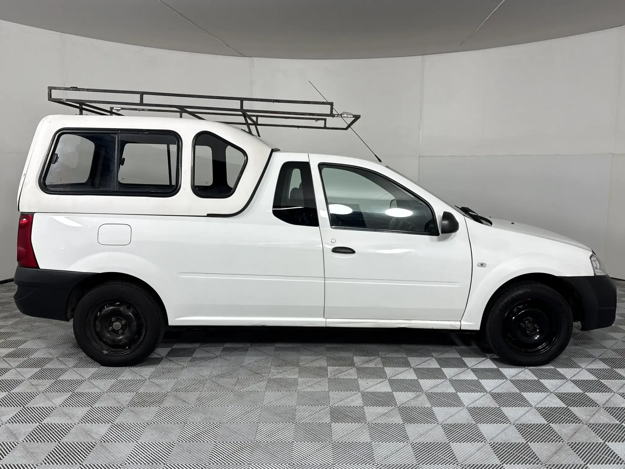 Nissan NP200