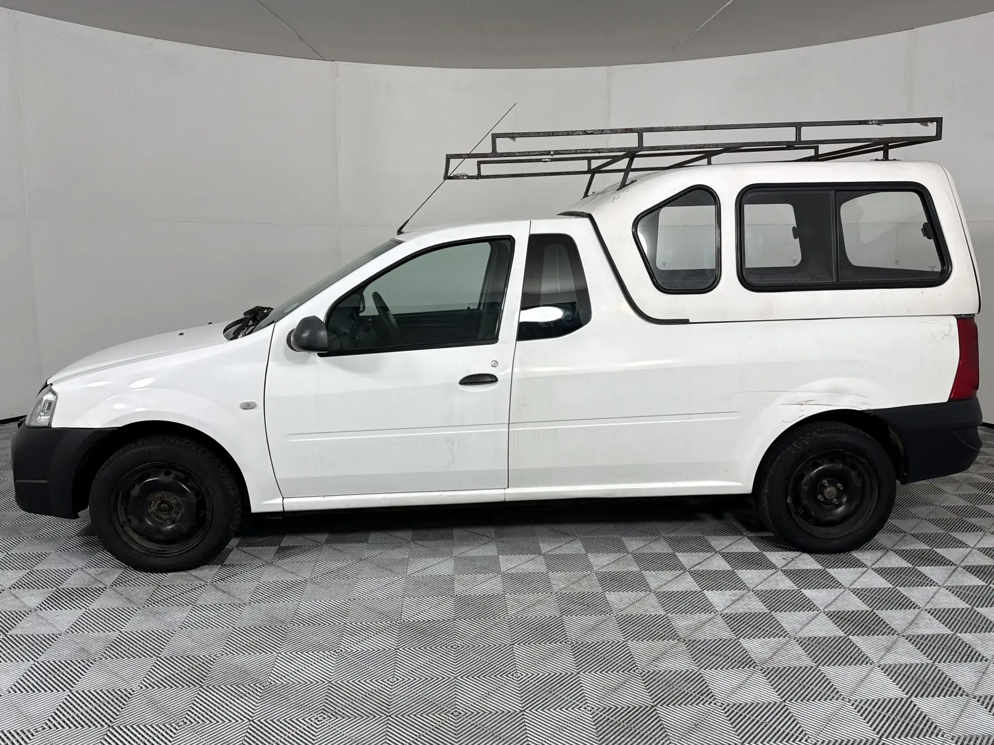 Nissan NP200