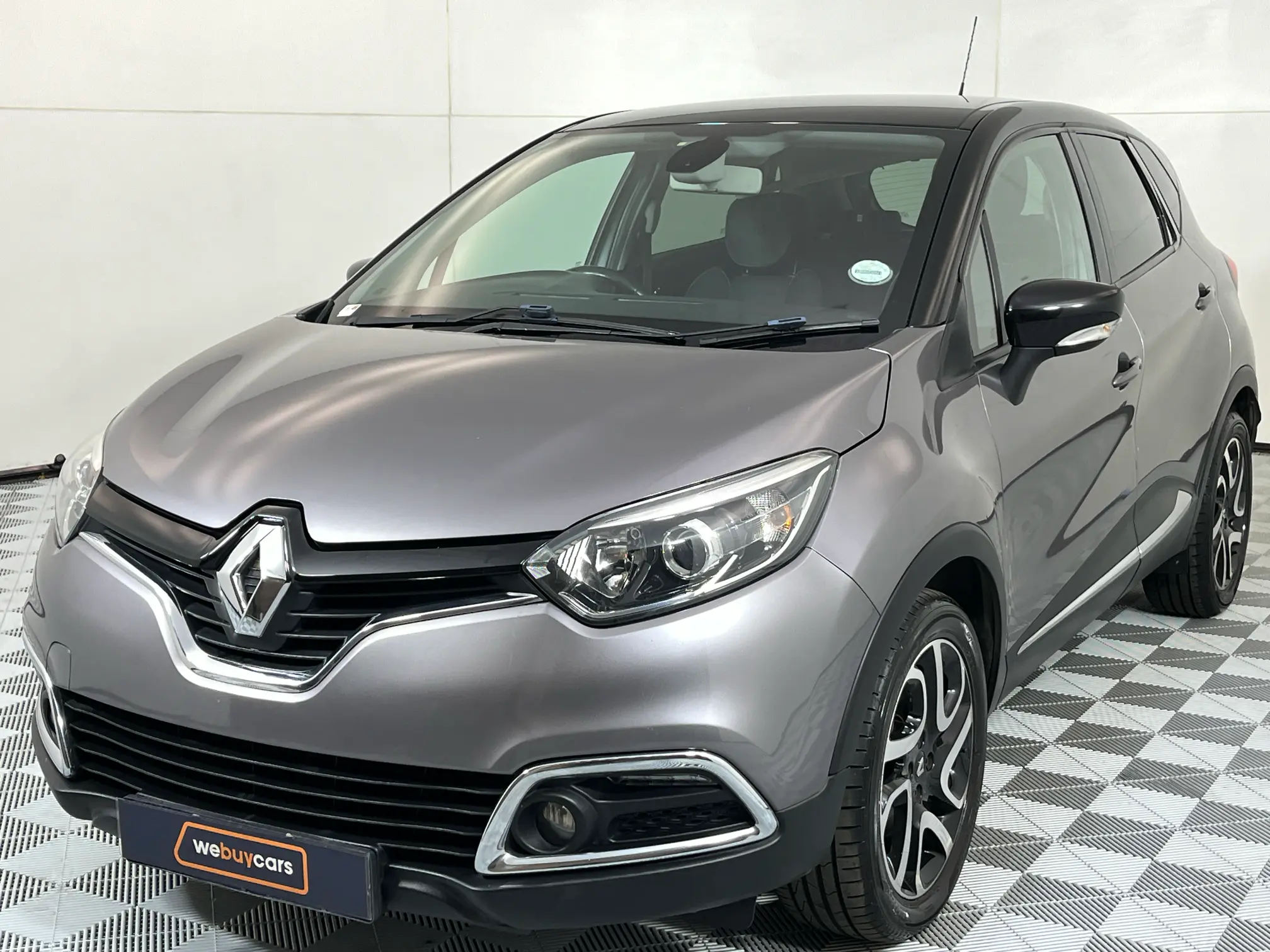 2015 Renault Captur 900t Dynamique 5-Door (66 KW)