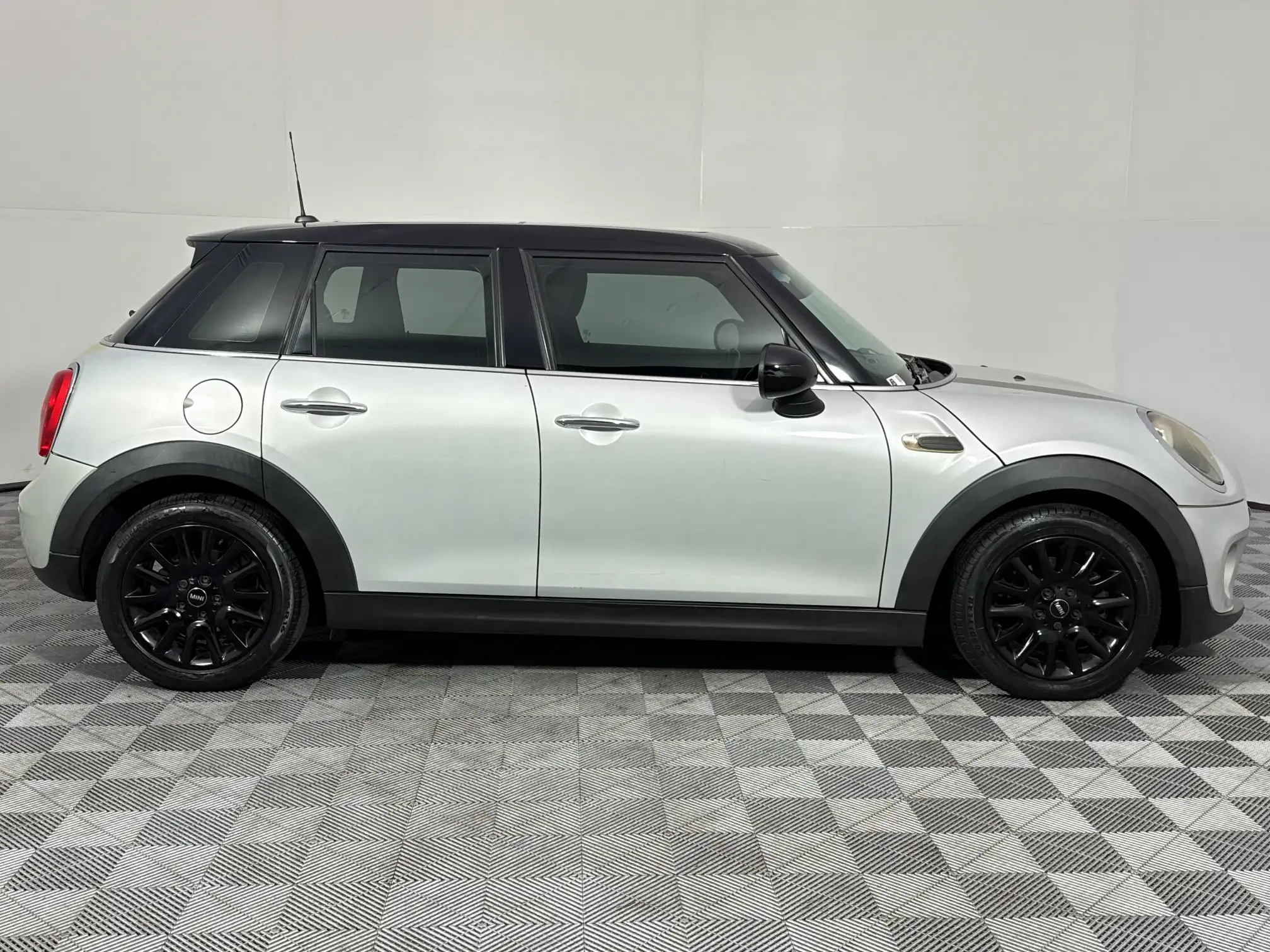 Mini Cooper 5DR