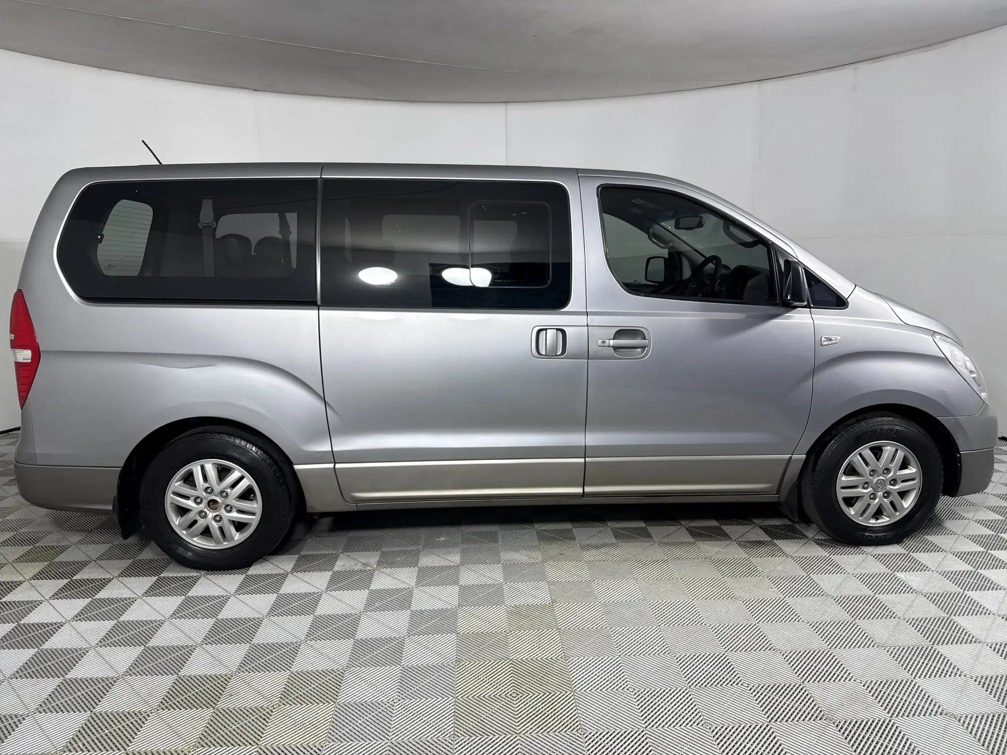 Hyundai H-1