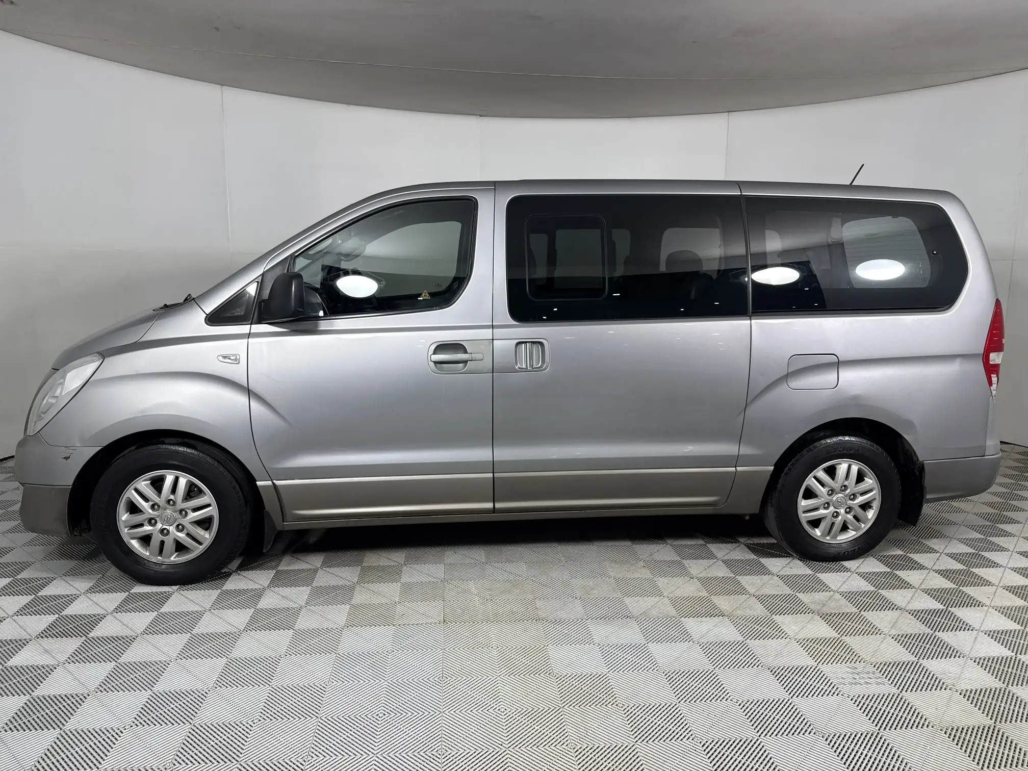 Hyundai H-1