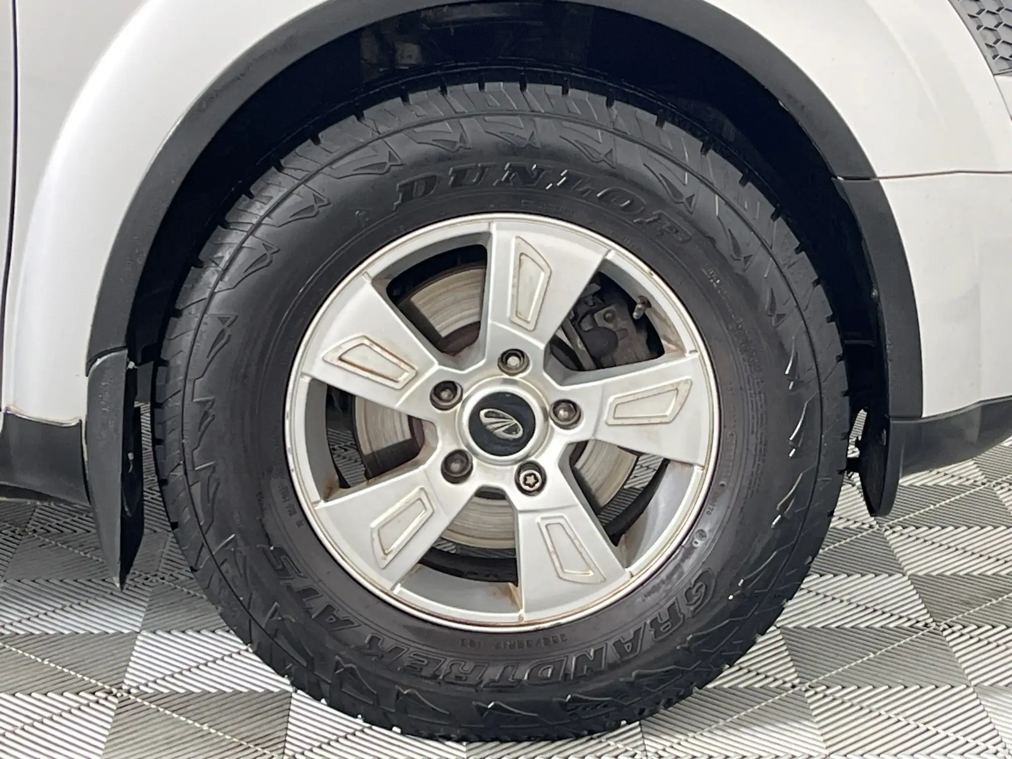 Mahindra XUV