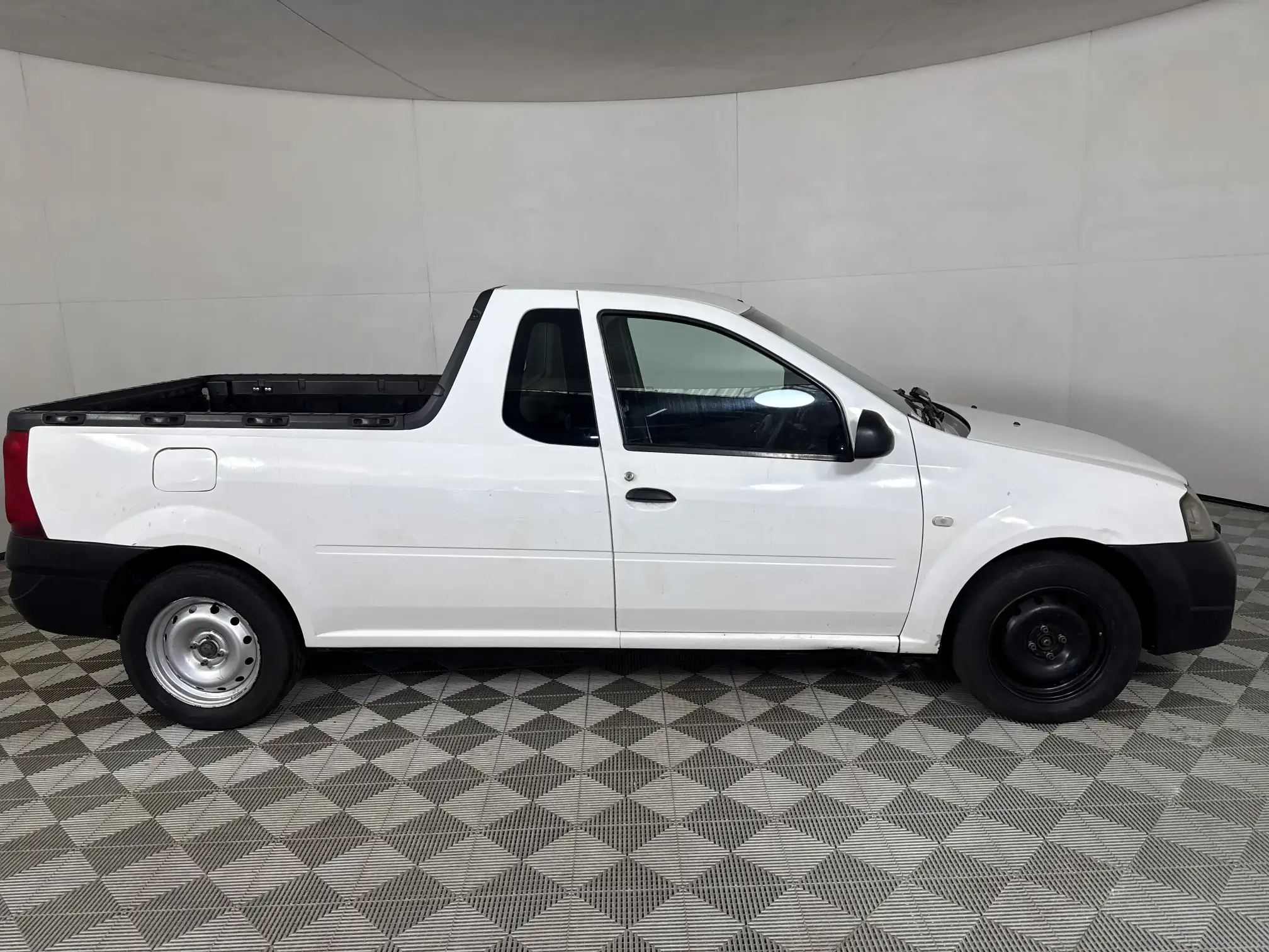 Nissan NP200