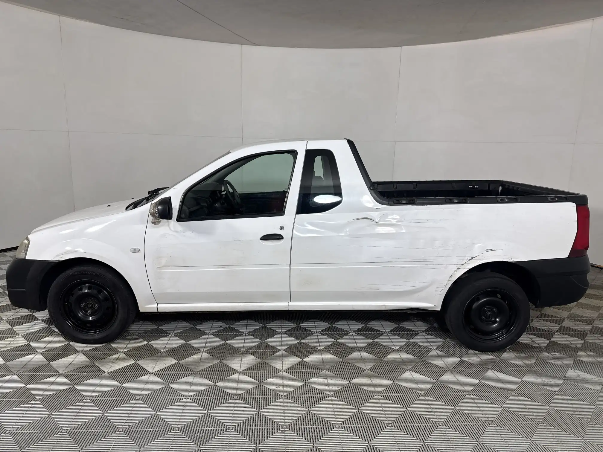 Nissan NP200