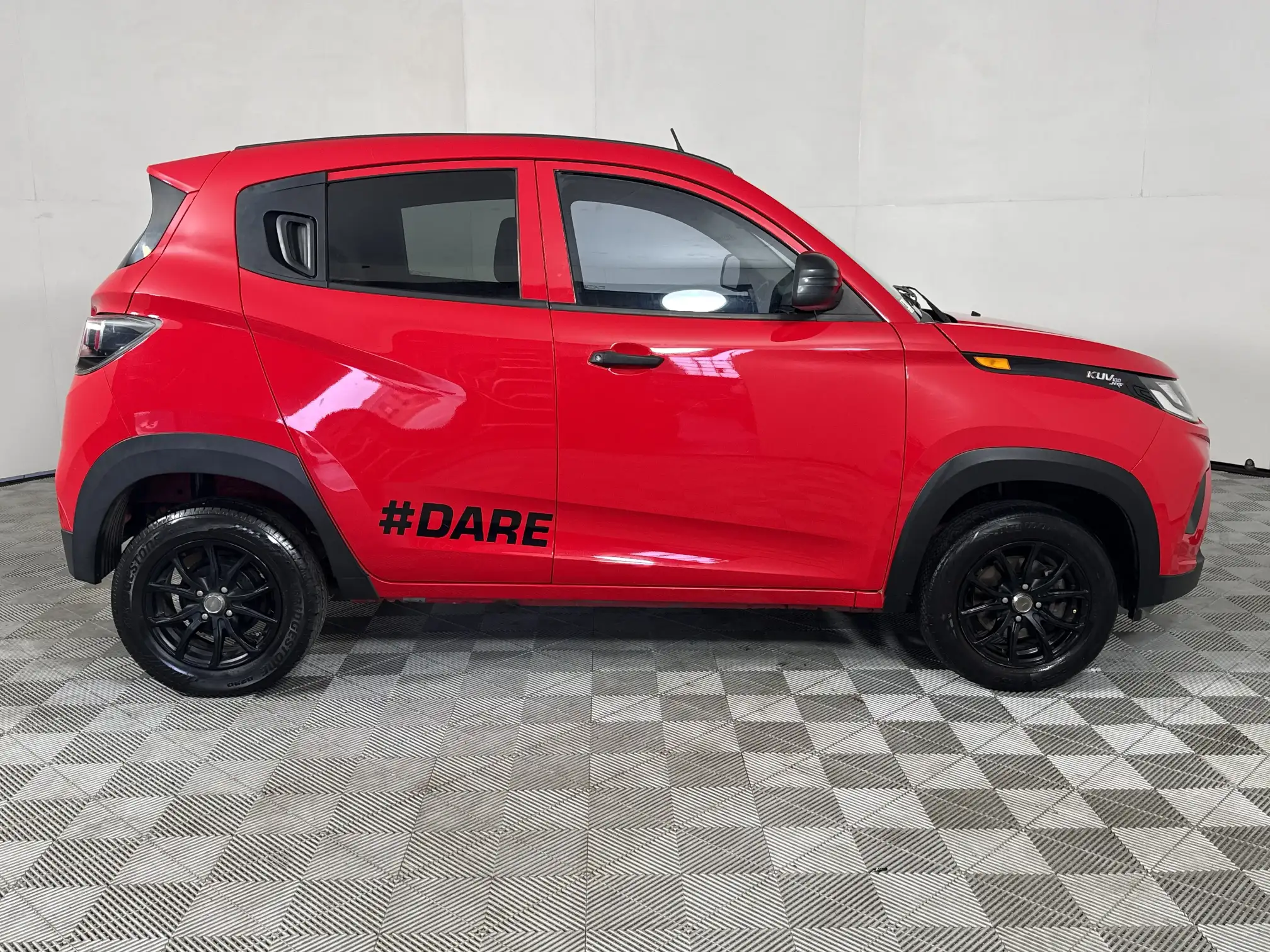 Mahindra KUV 100