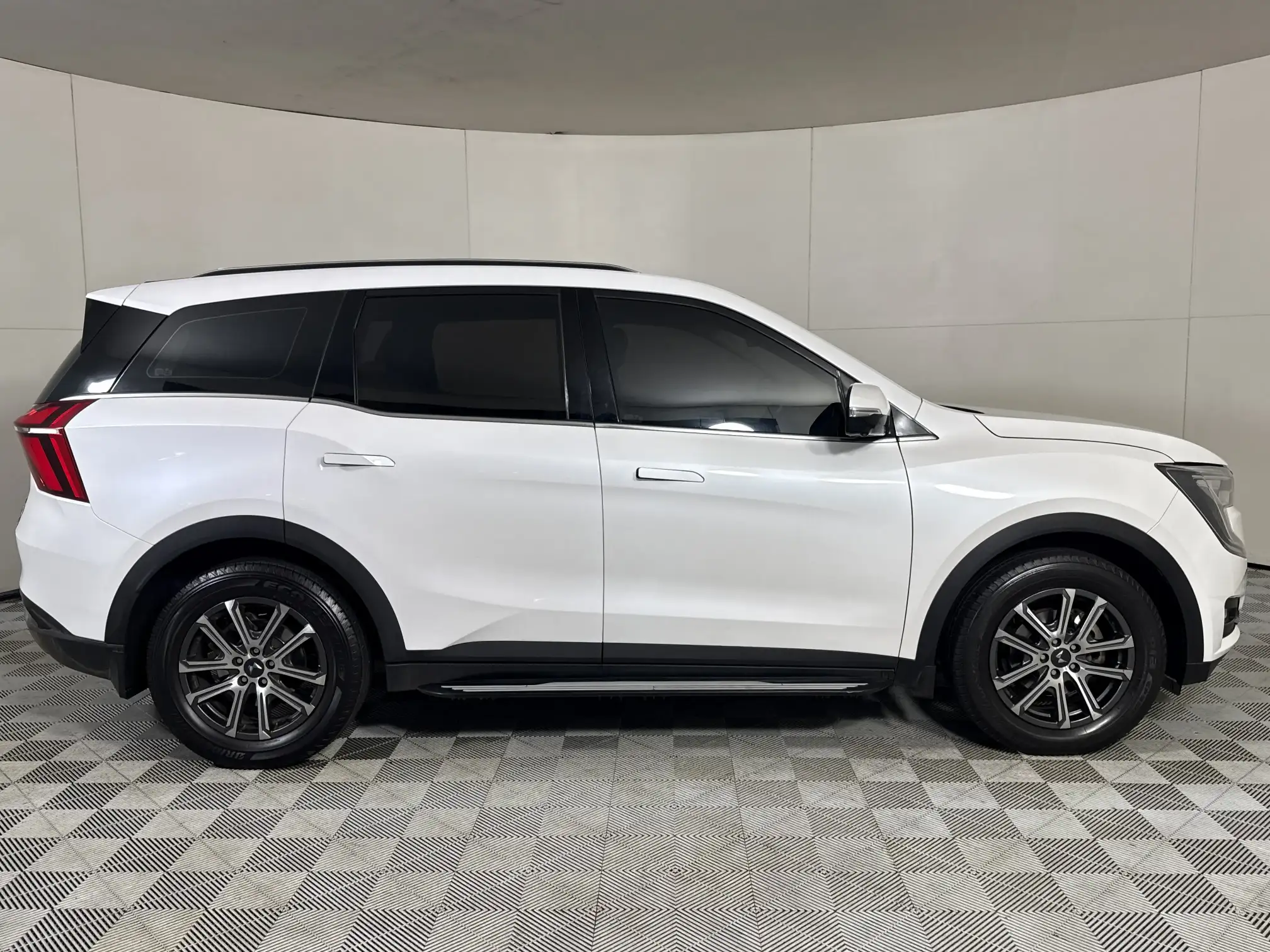 Mahindra XUV 700