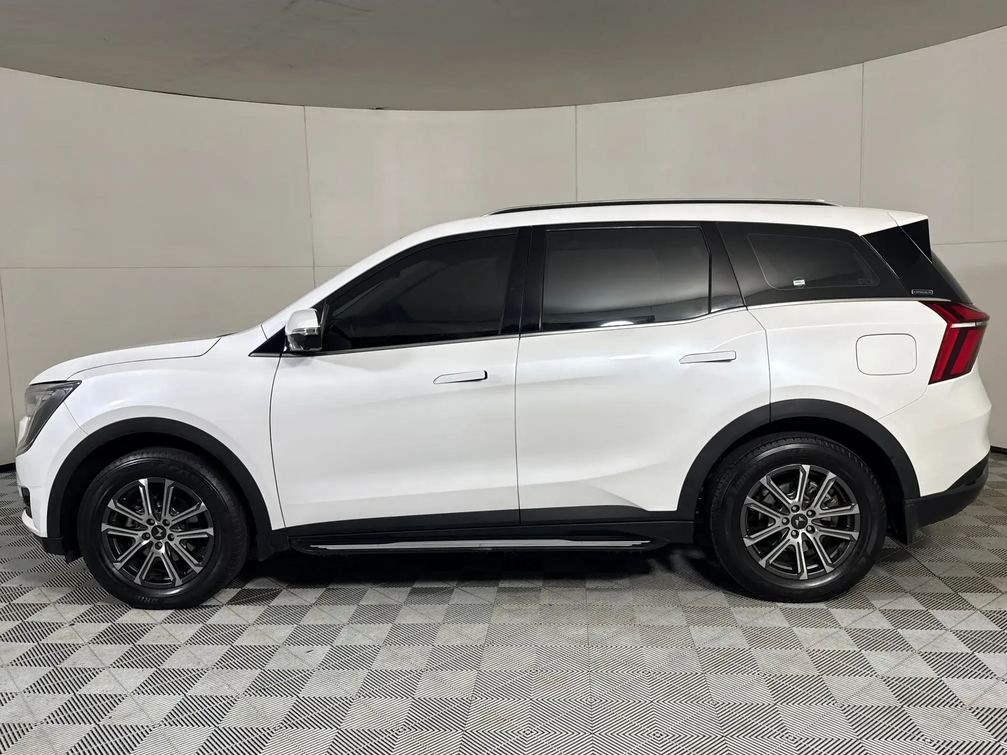 Mahindra XUV 700