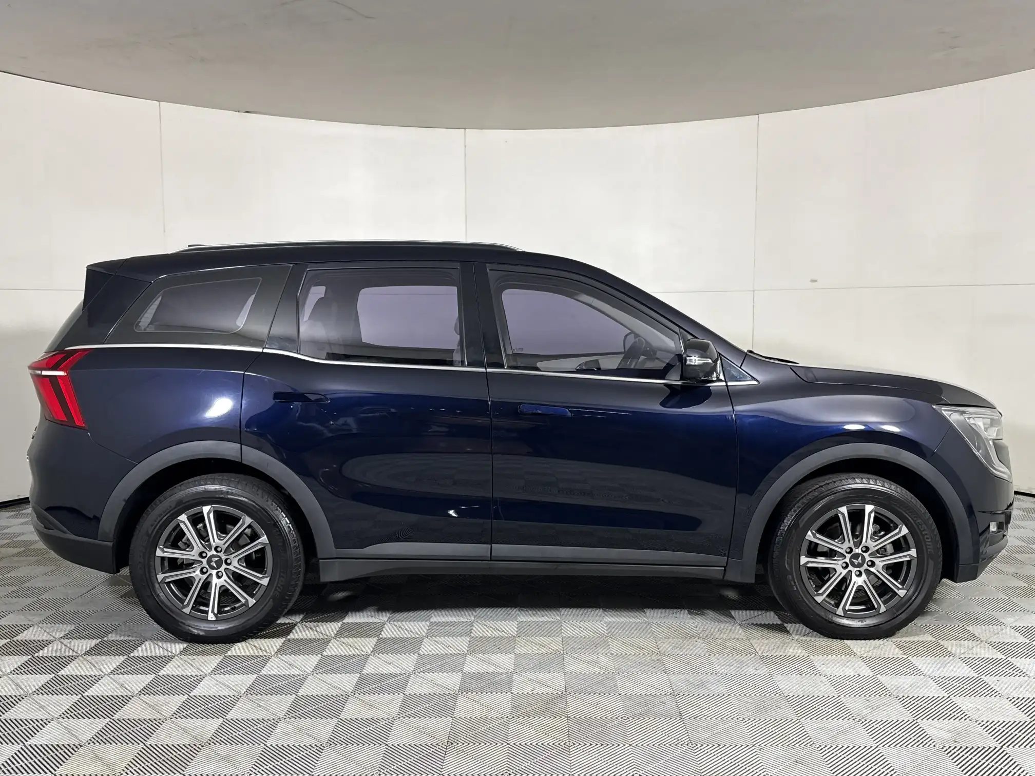 Mahindra XUV 700