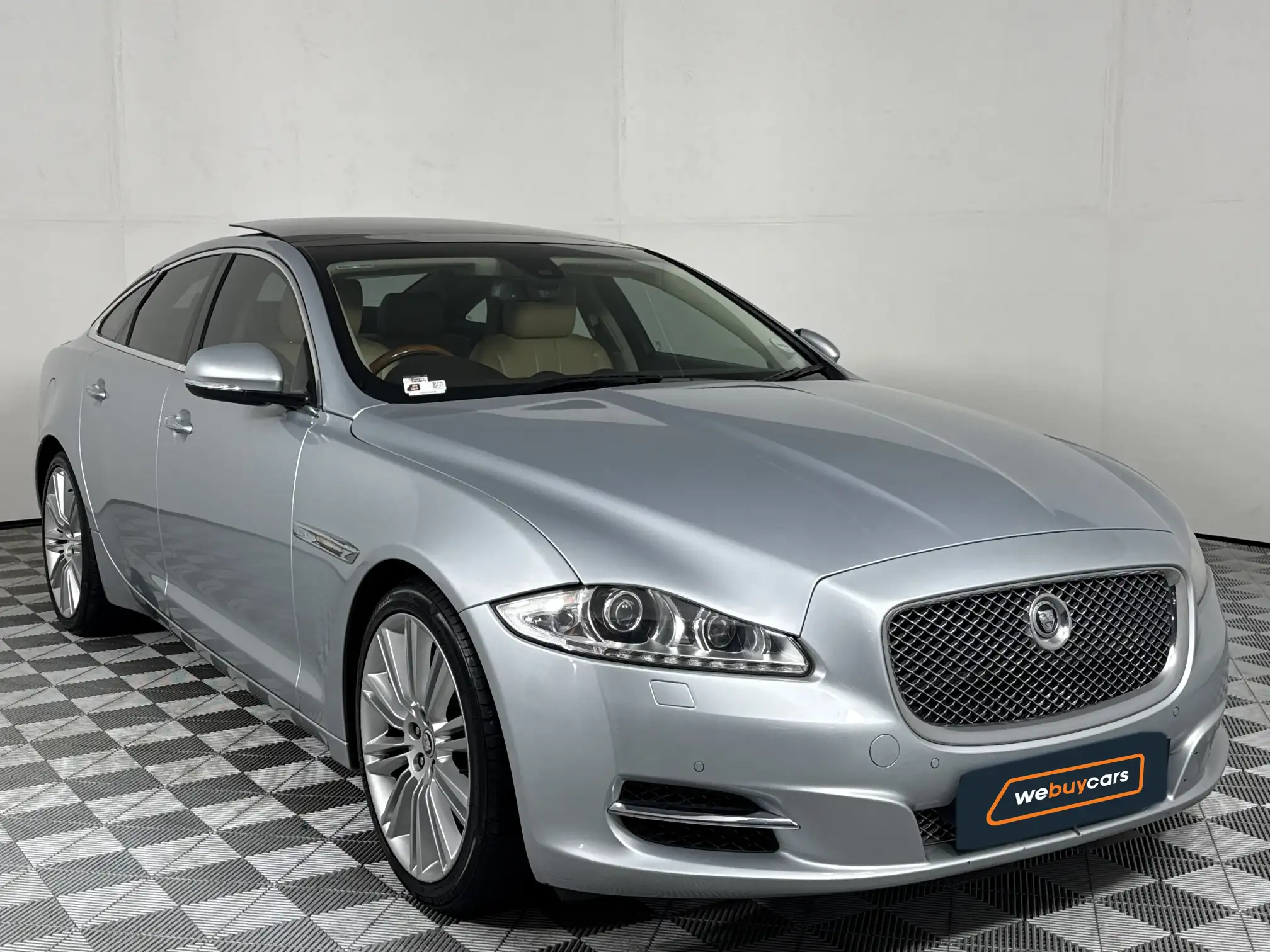 Jaguar XJ