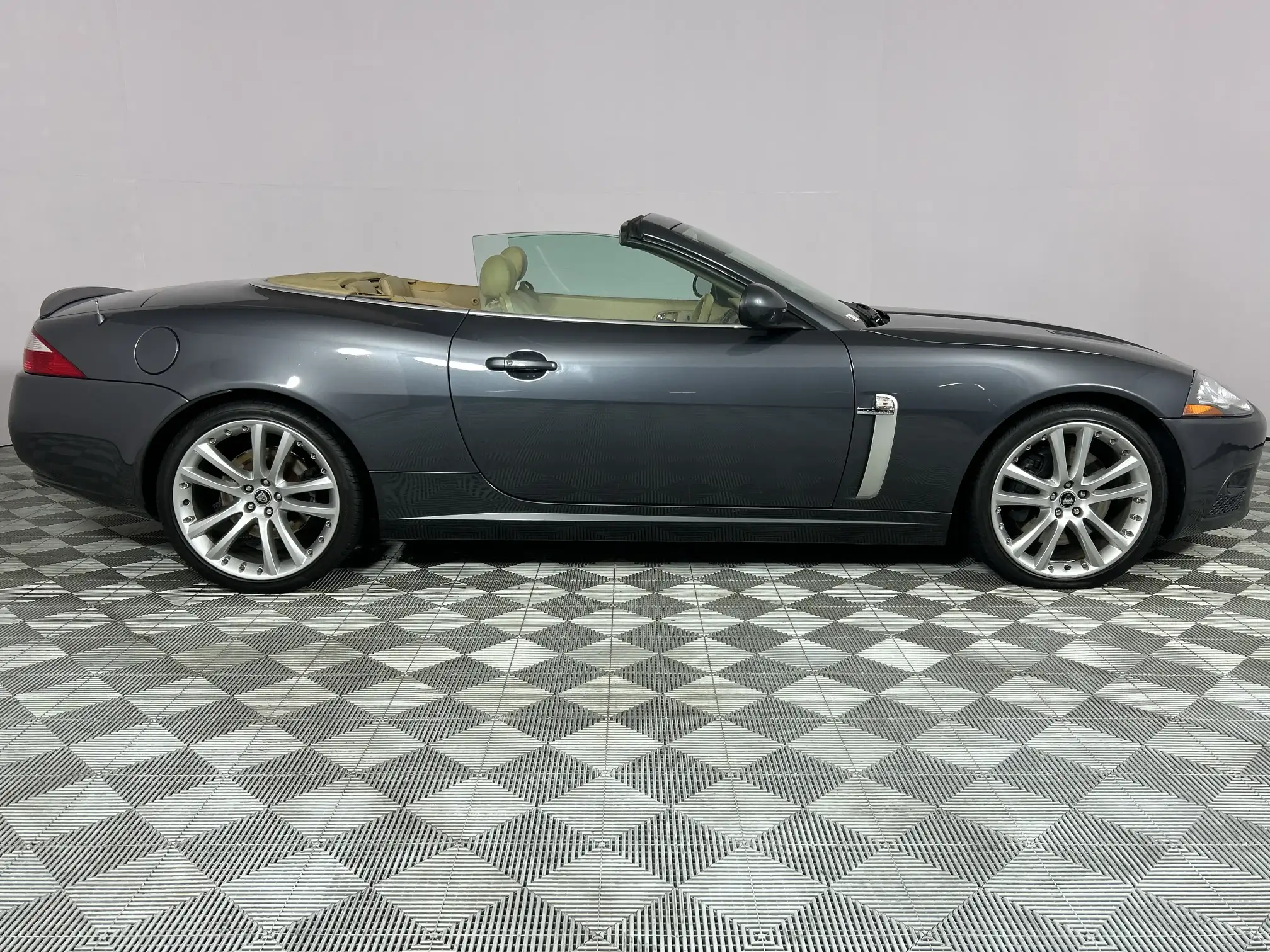 Jaguar XKR