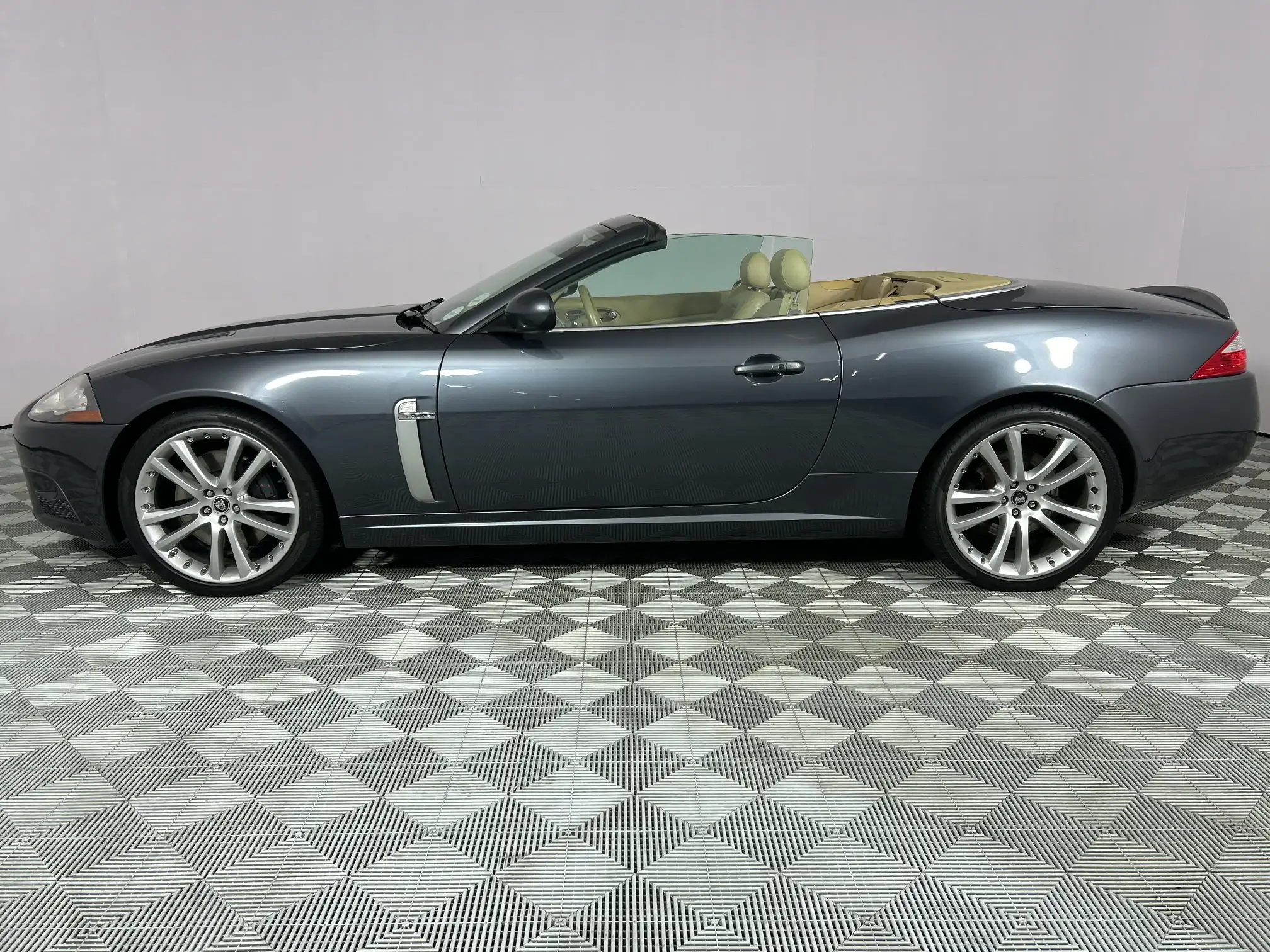 Jaguar XKR