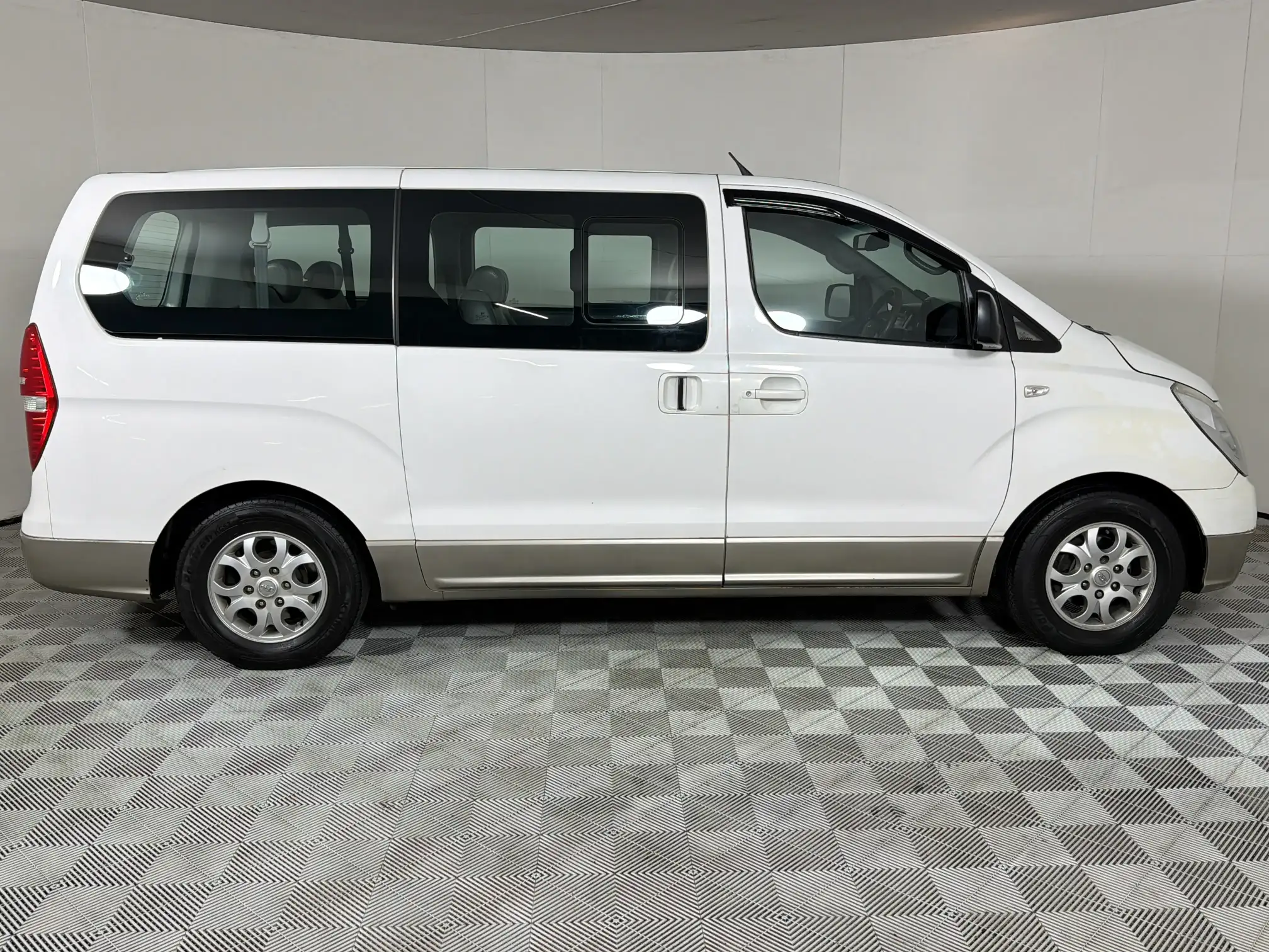 Hyundai H-1