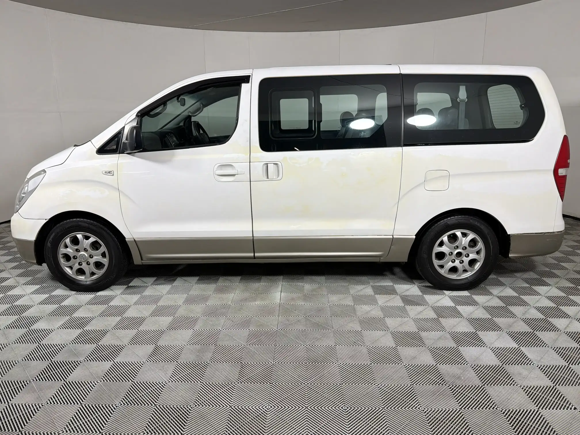 Hyundai H-1