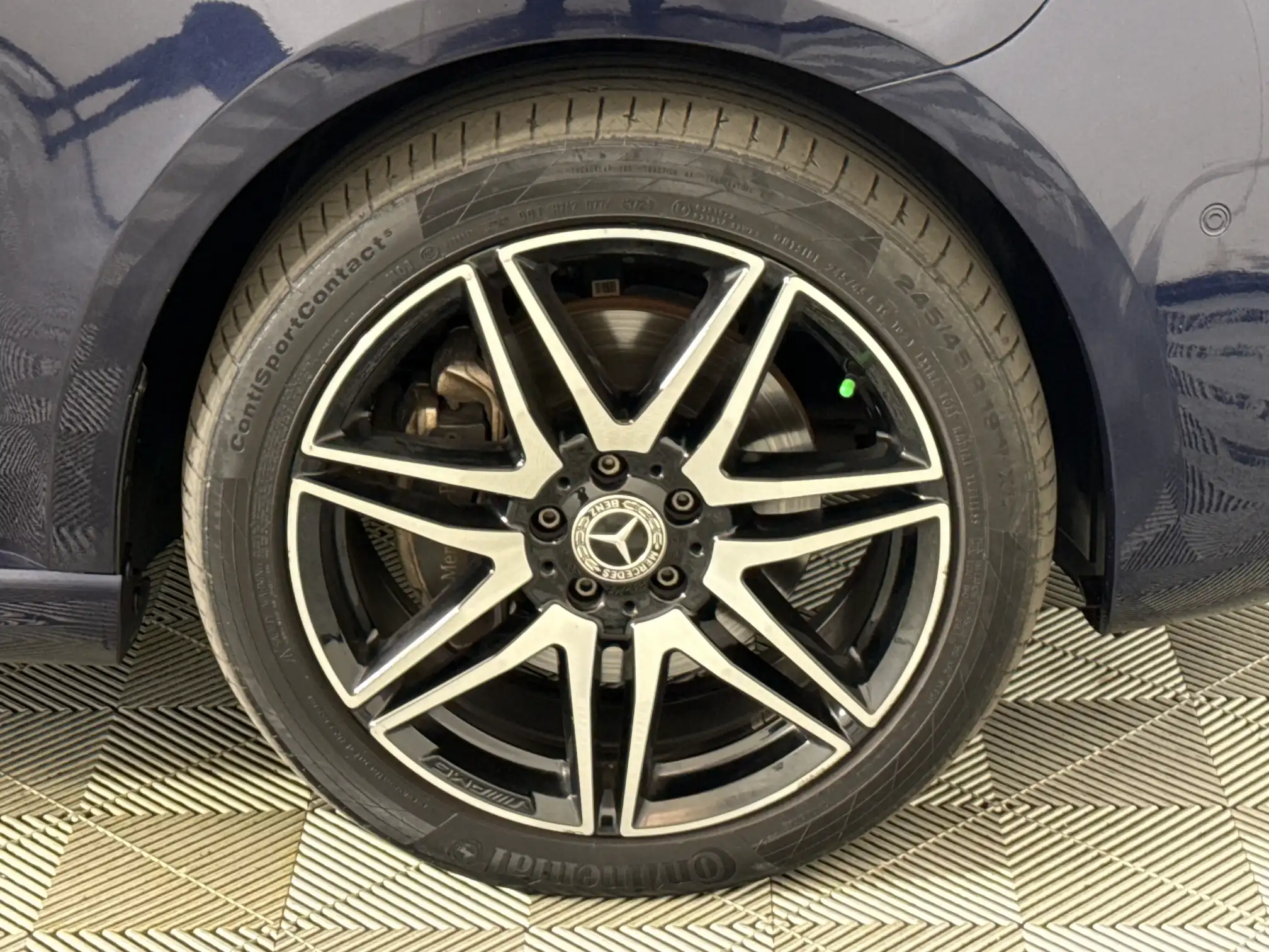 Mercedes-Benz V250