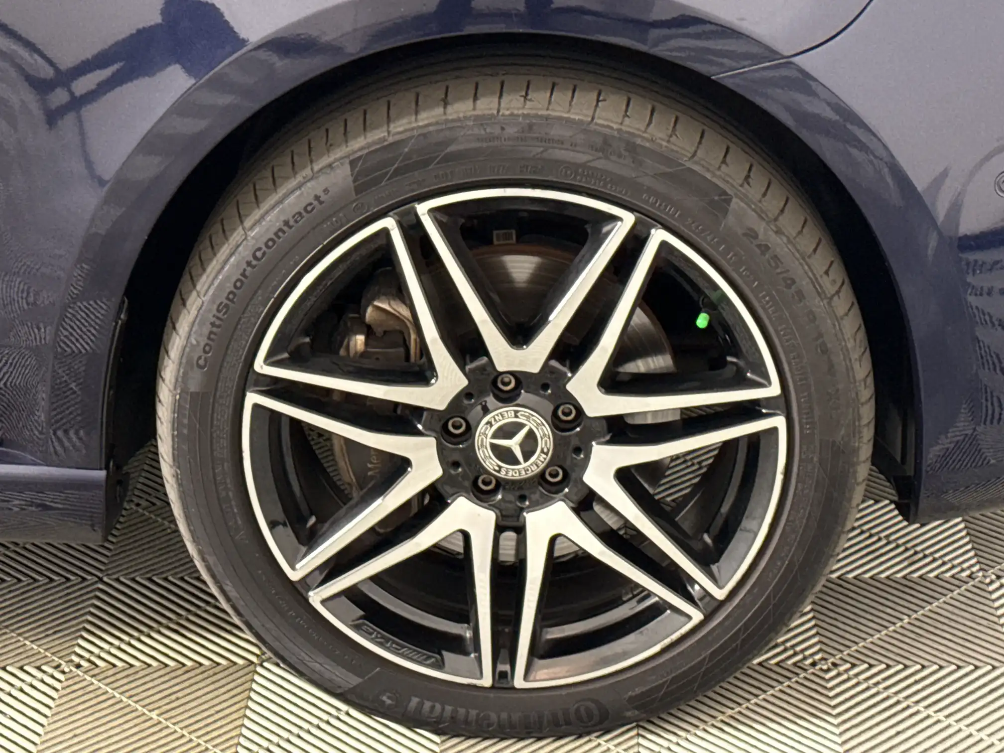 Mercedes-Benz V250