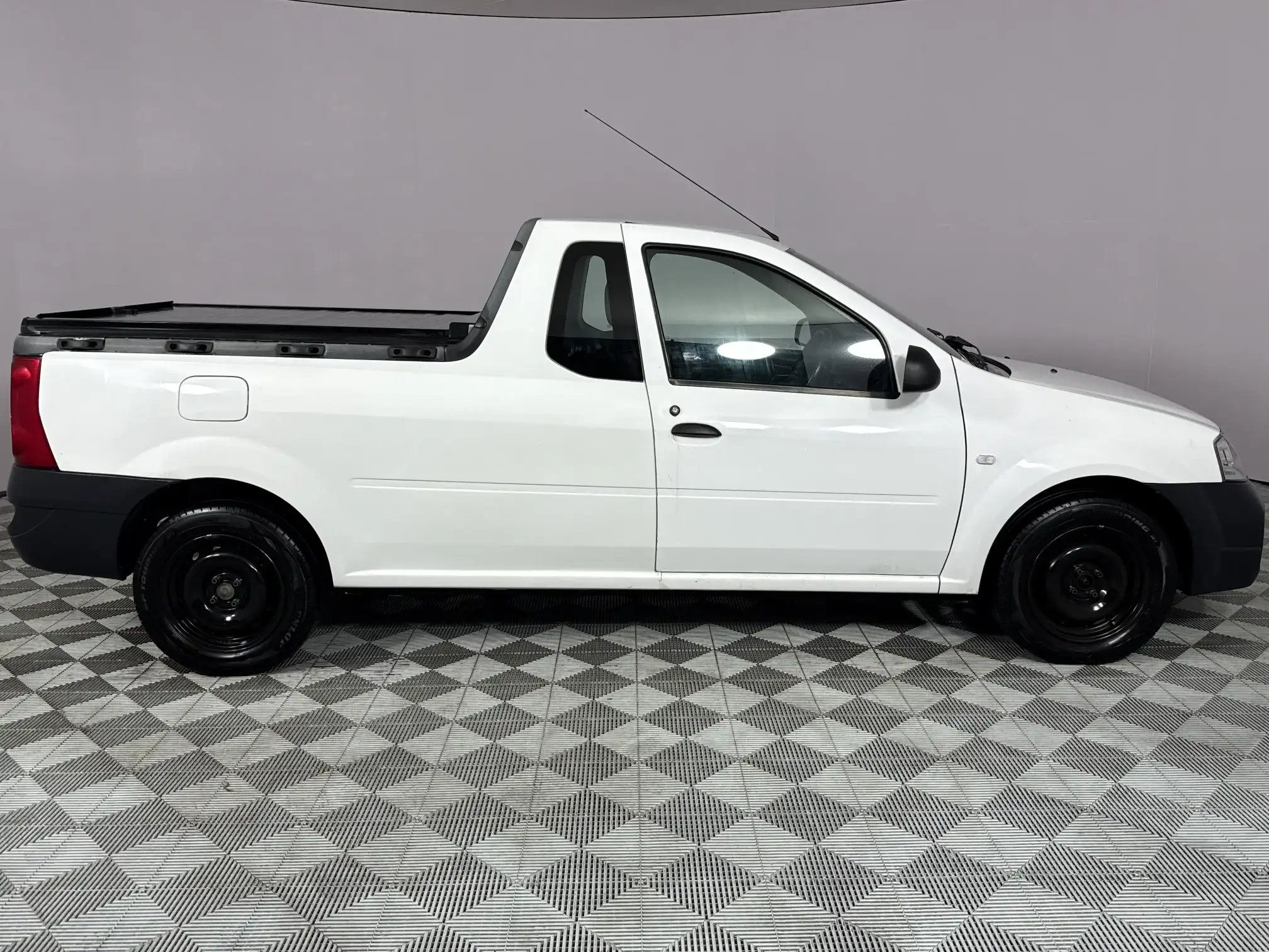 Nissan NP200