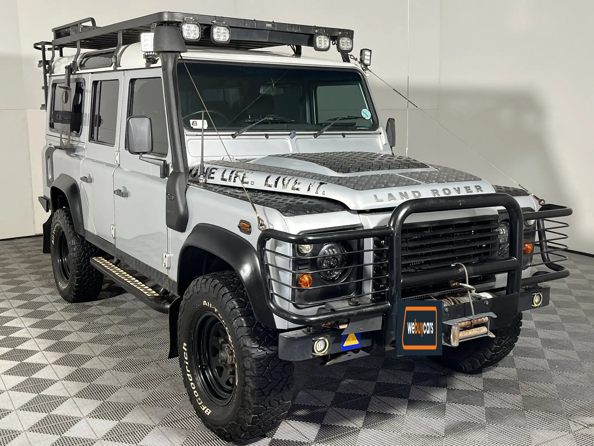 Land Rover Defender 110