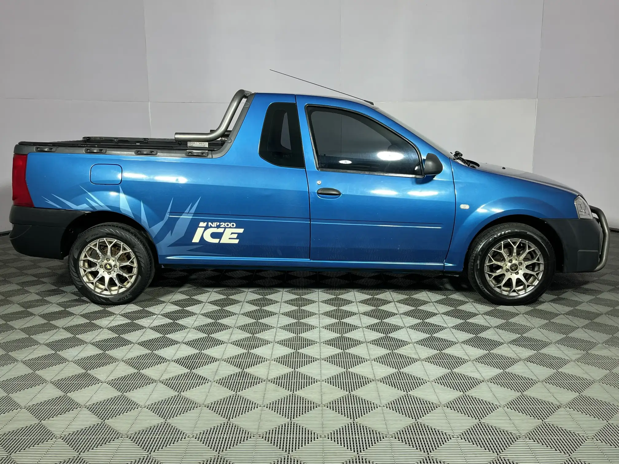 Nissan NP200