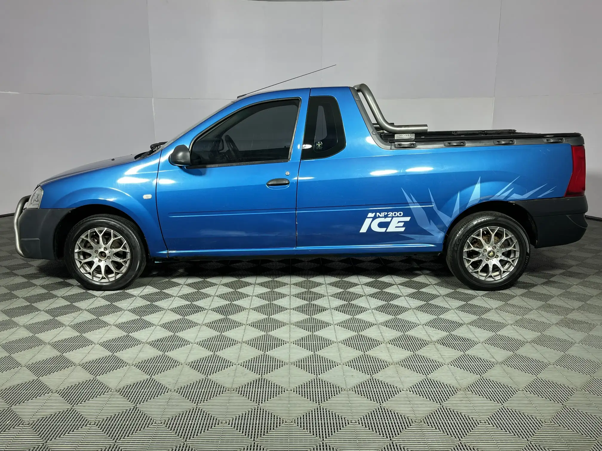 Nissan NP200