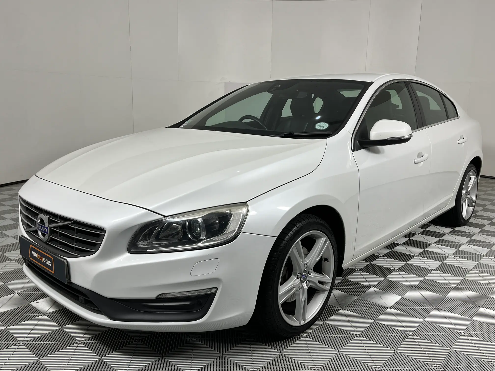 2016 Volvo S60 T3 Momentum