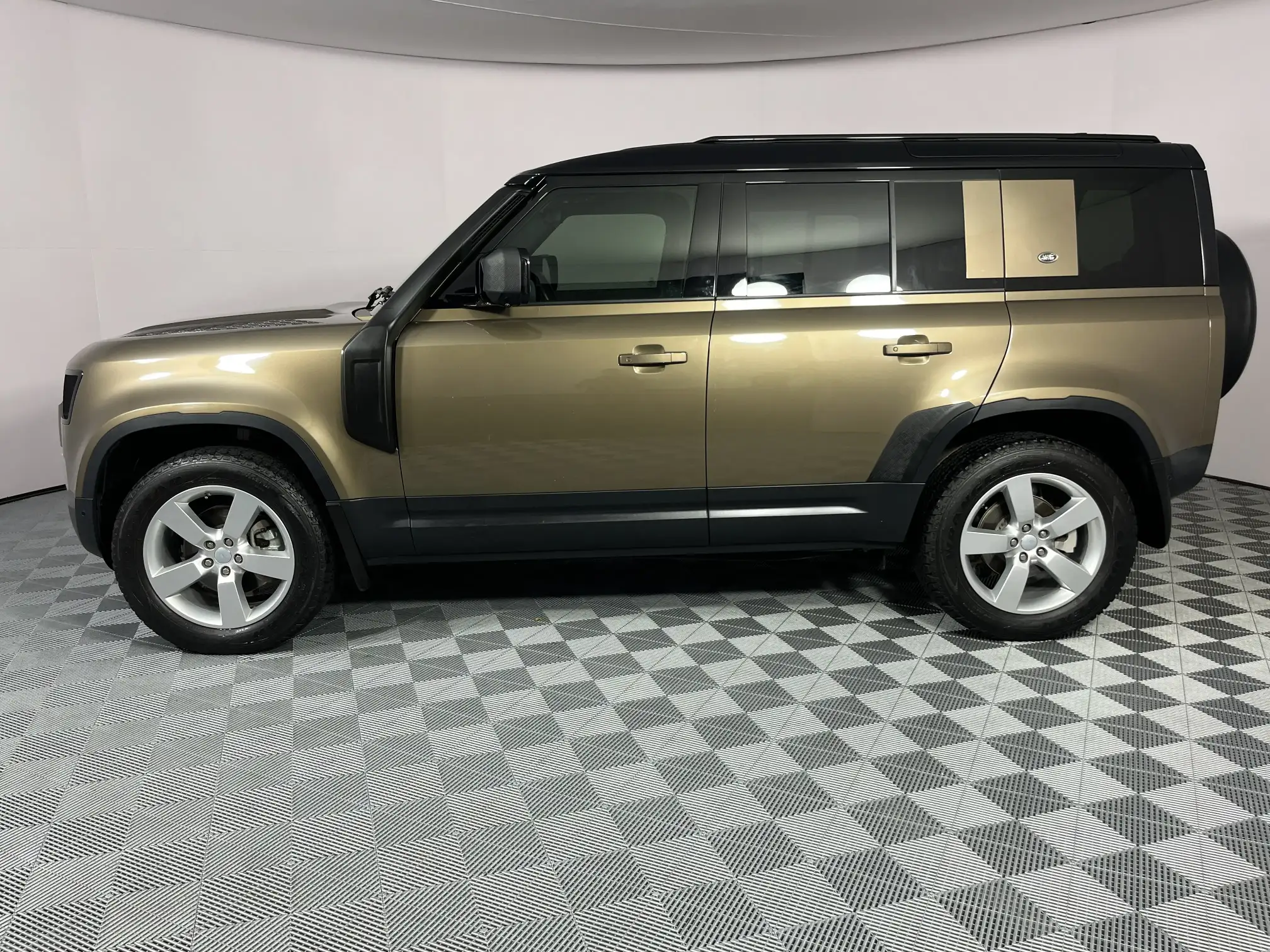 Land Rover Defender 110