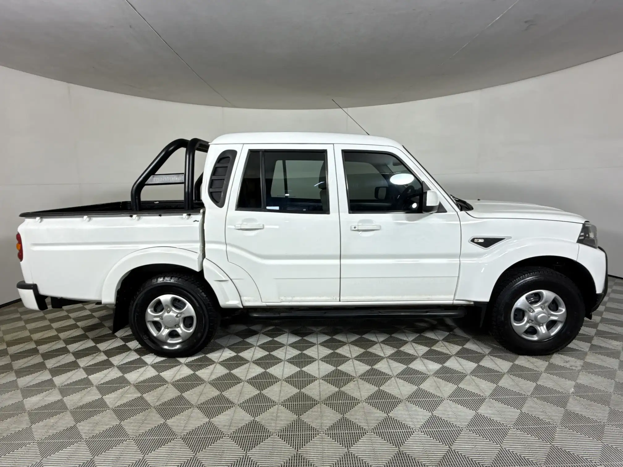 Mahindra PIK UP