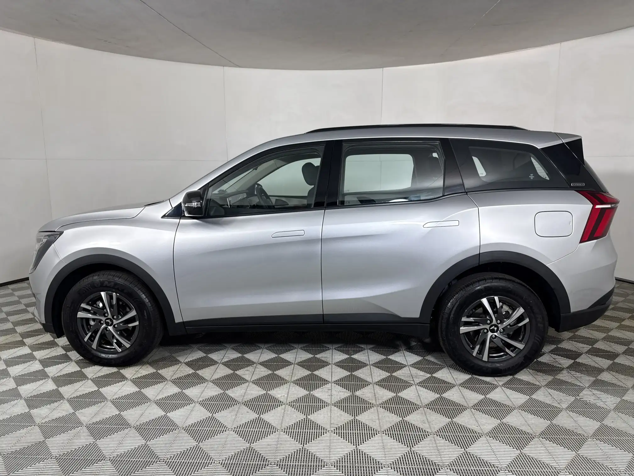 Mahindra XUV 700
