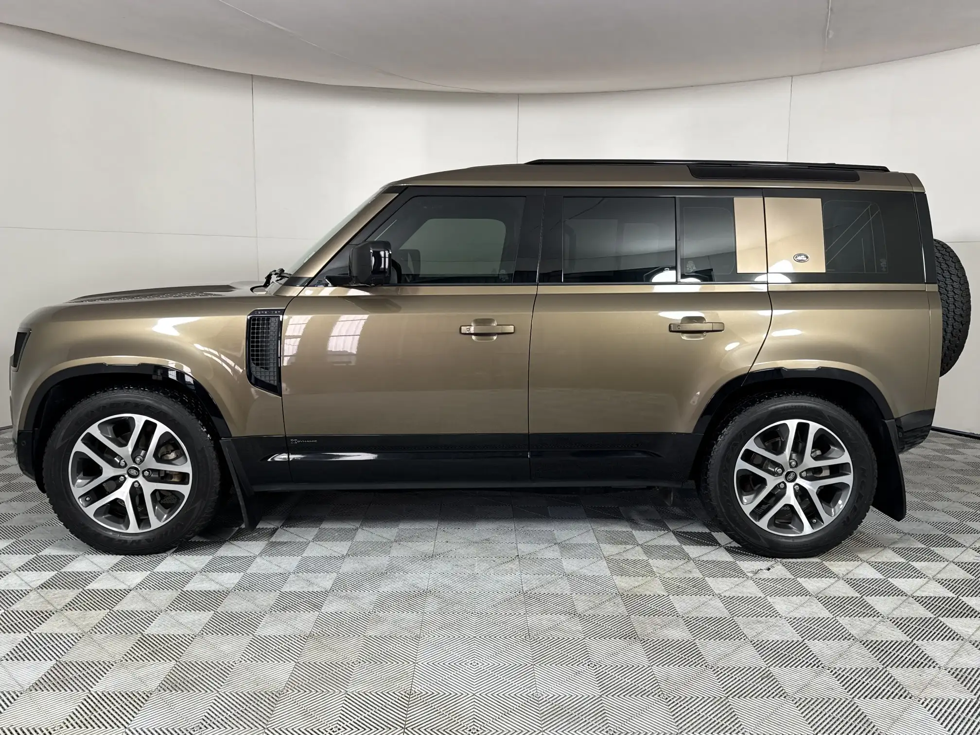 Land Rover Defender 110