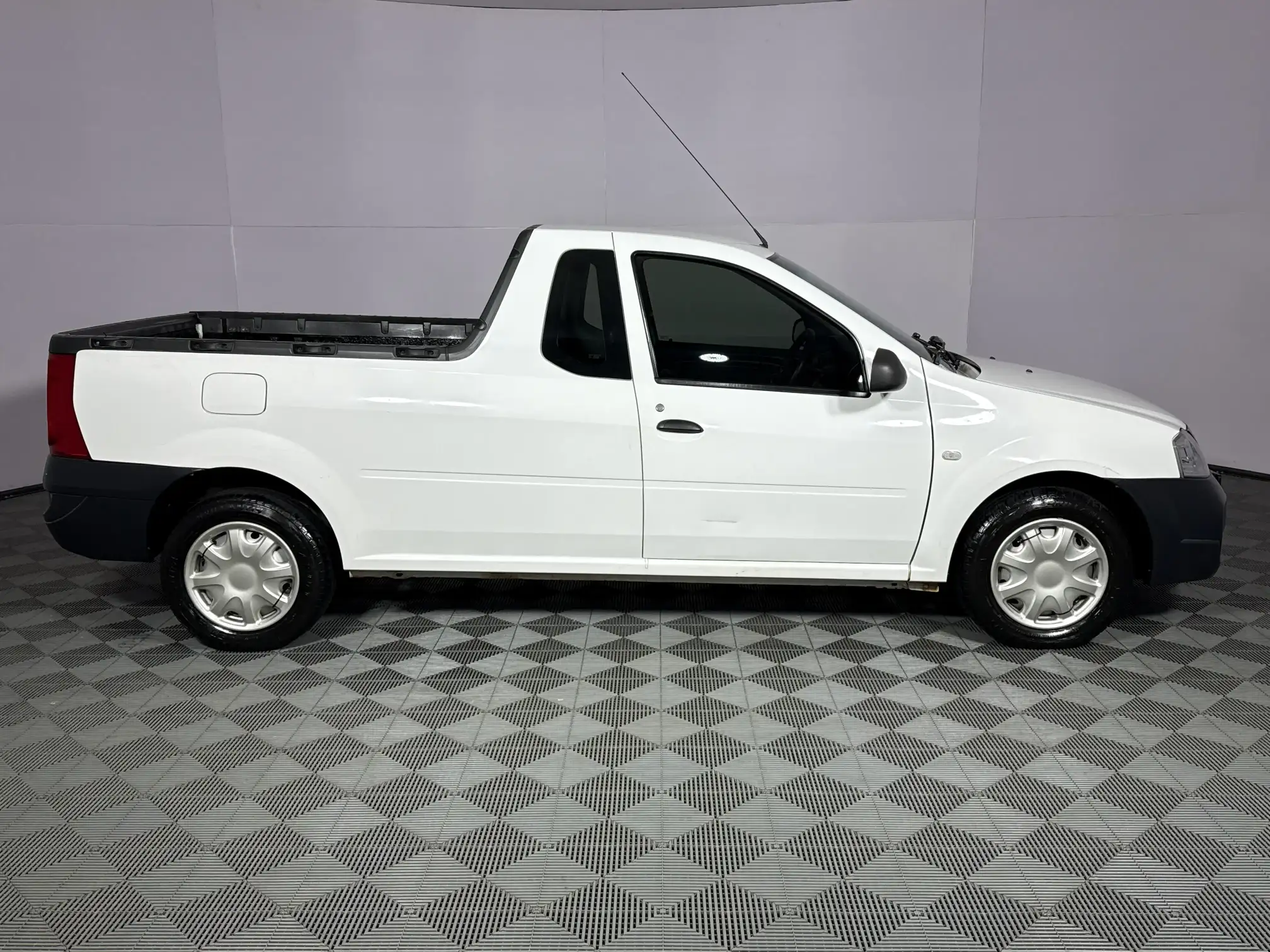 Nissan NP200